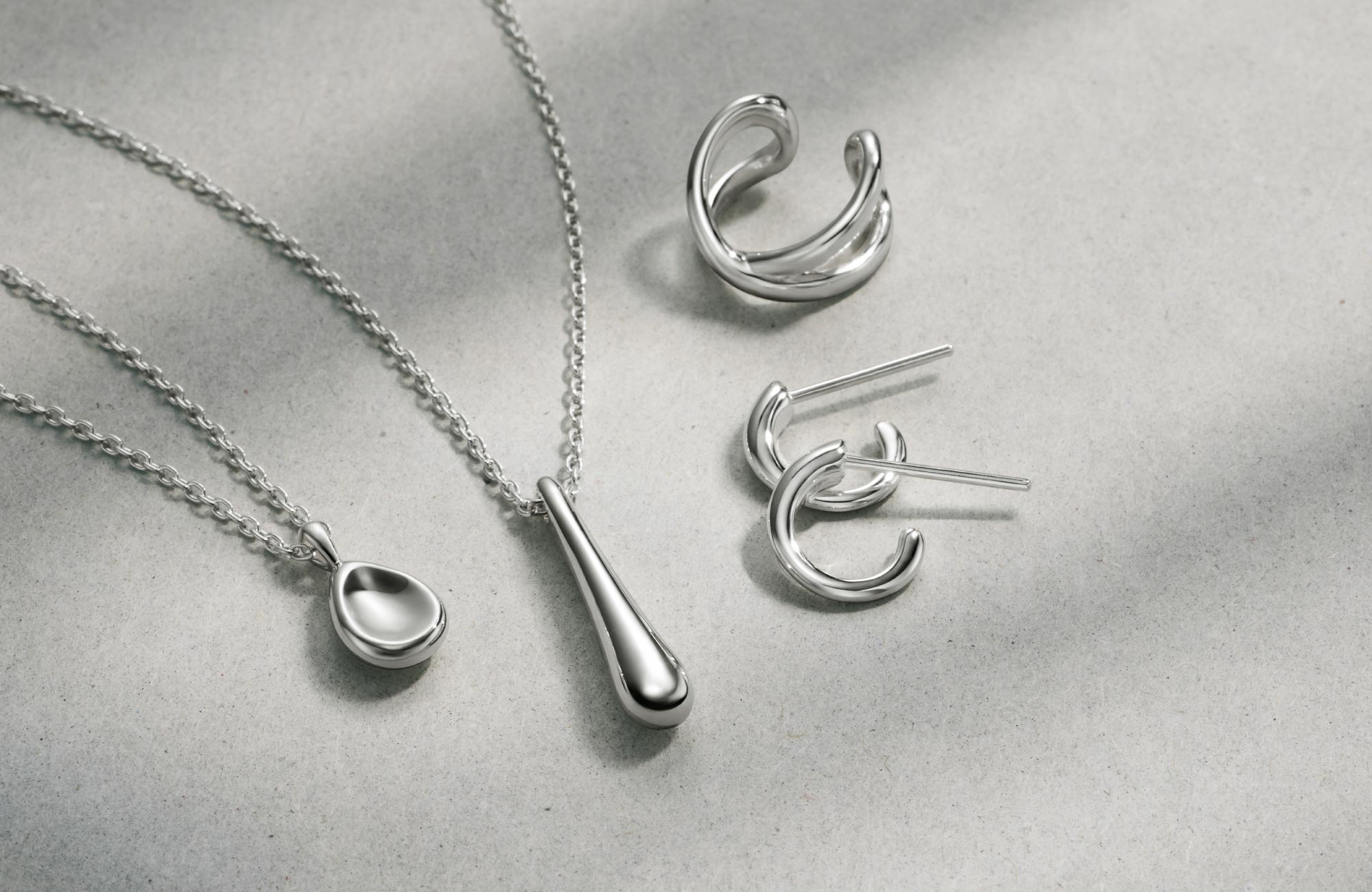 高純度シルバー(純度99.9%)を用いた上質で優しいジュエリー「4℃ Pure