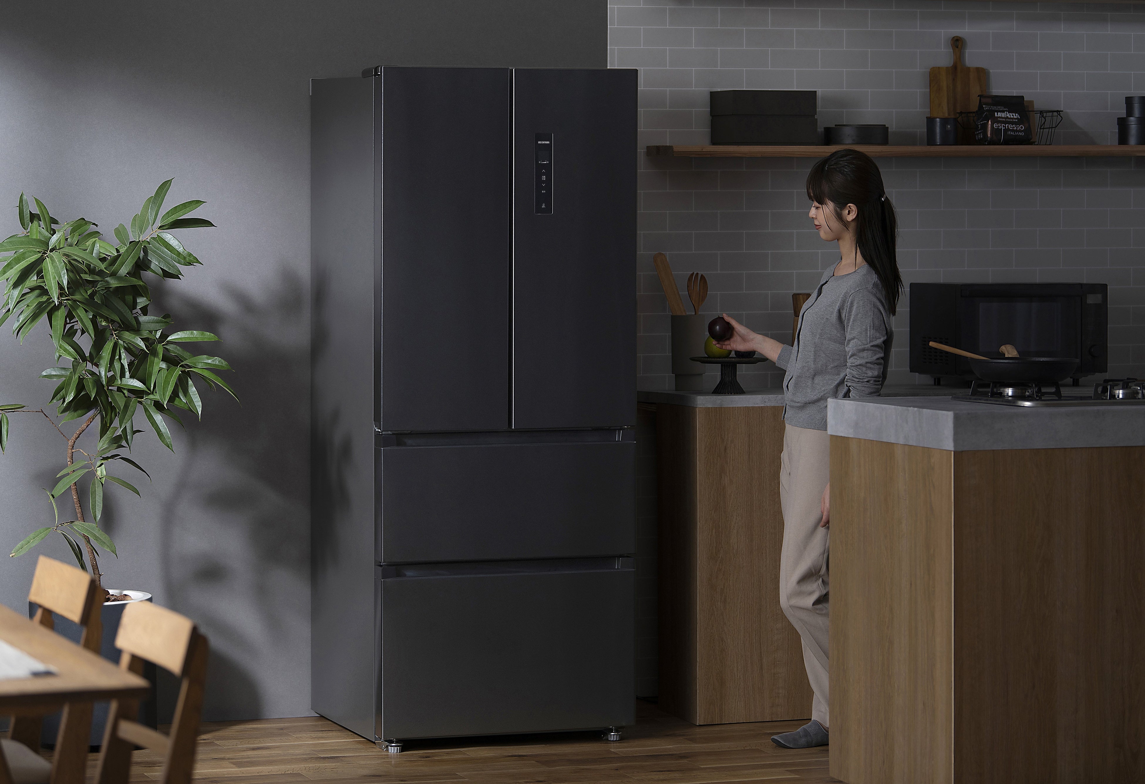 2段冷凍室で買い物カゴ約2.6個分※1相当の食品を収納！「冷凍冷蔵庫