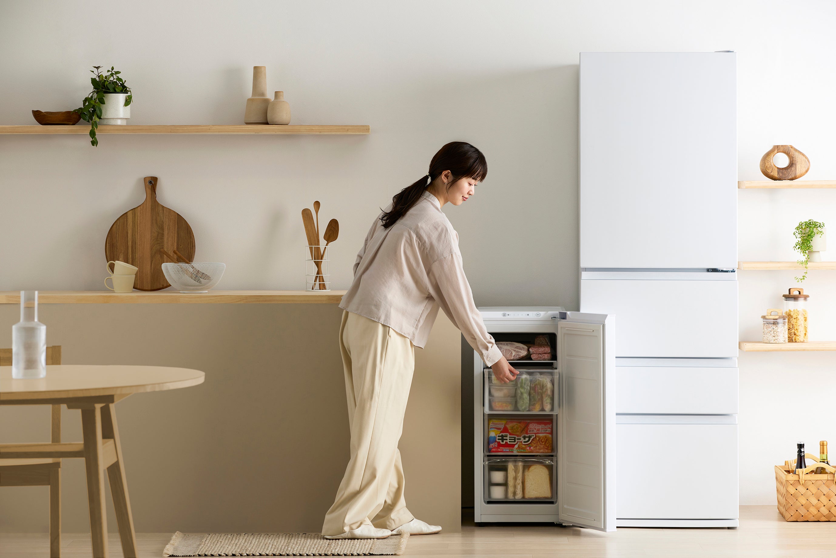 スリム冷凍庫シリーズ「スキマックス」からキッチンのカウンター下にも