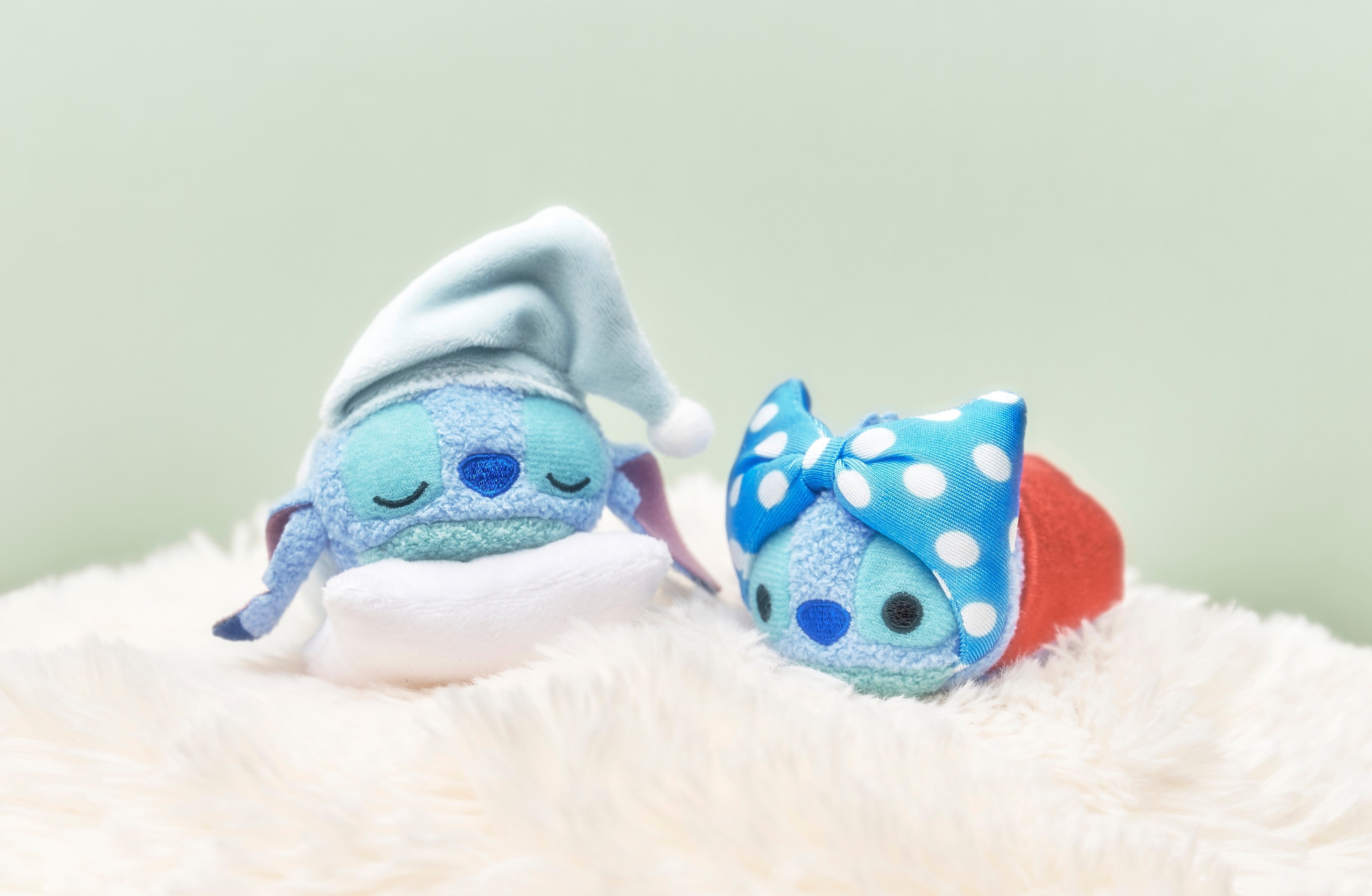 パジャマ姿のスティッチを描いたホーム雑貨でリラックスタイムを満喫