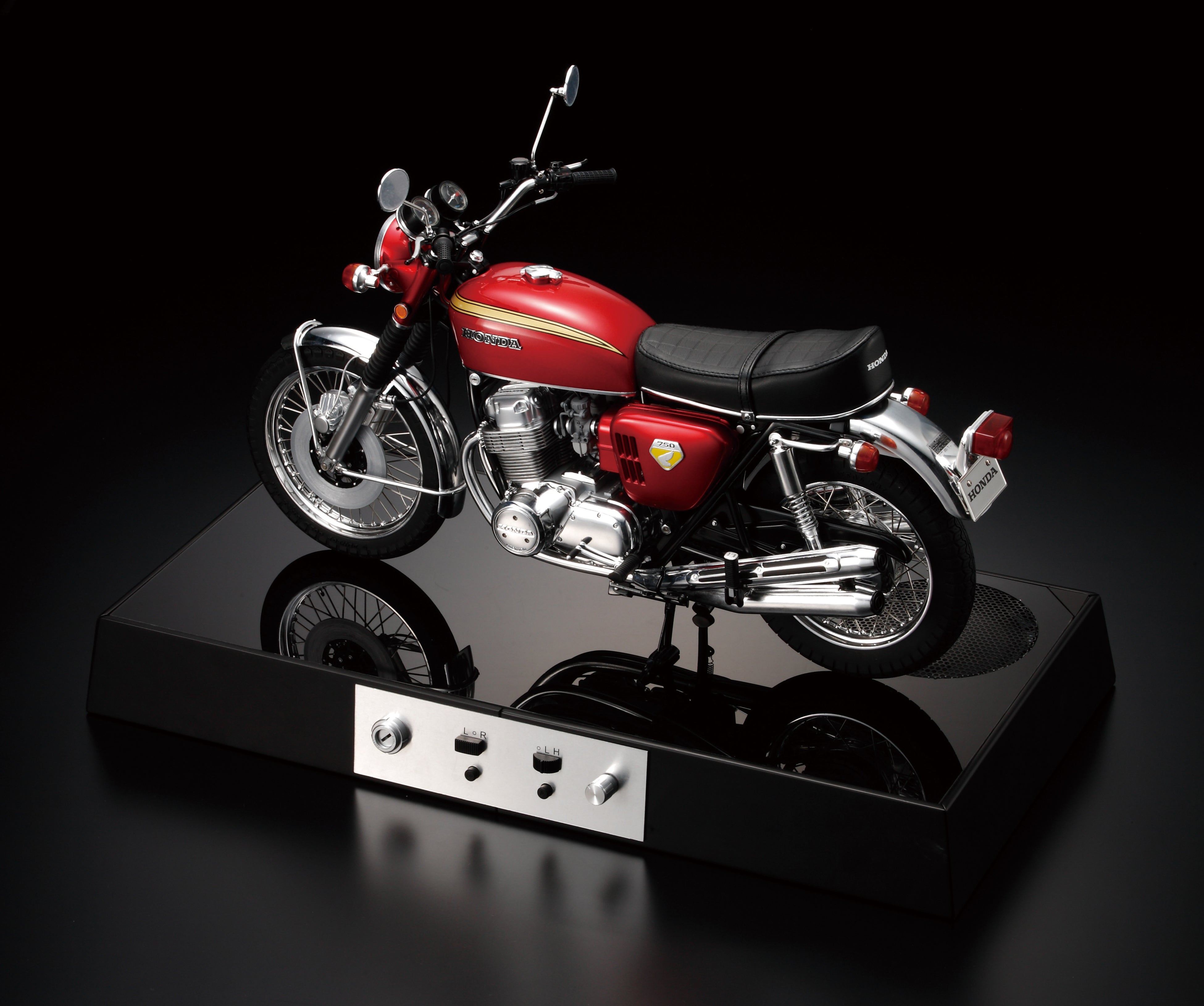 1/4スケールで組み立てる”ナナハン”の代名詞週刊『ホンダ CB750FOUR 再