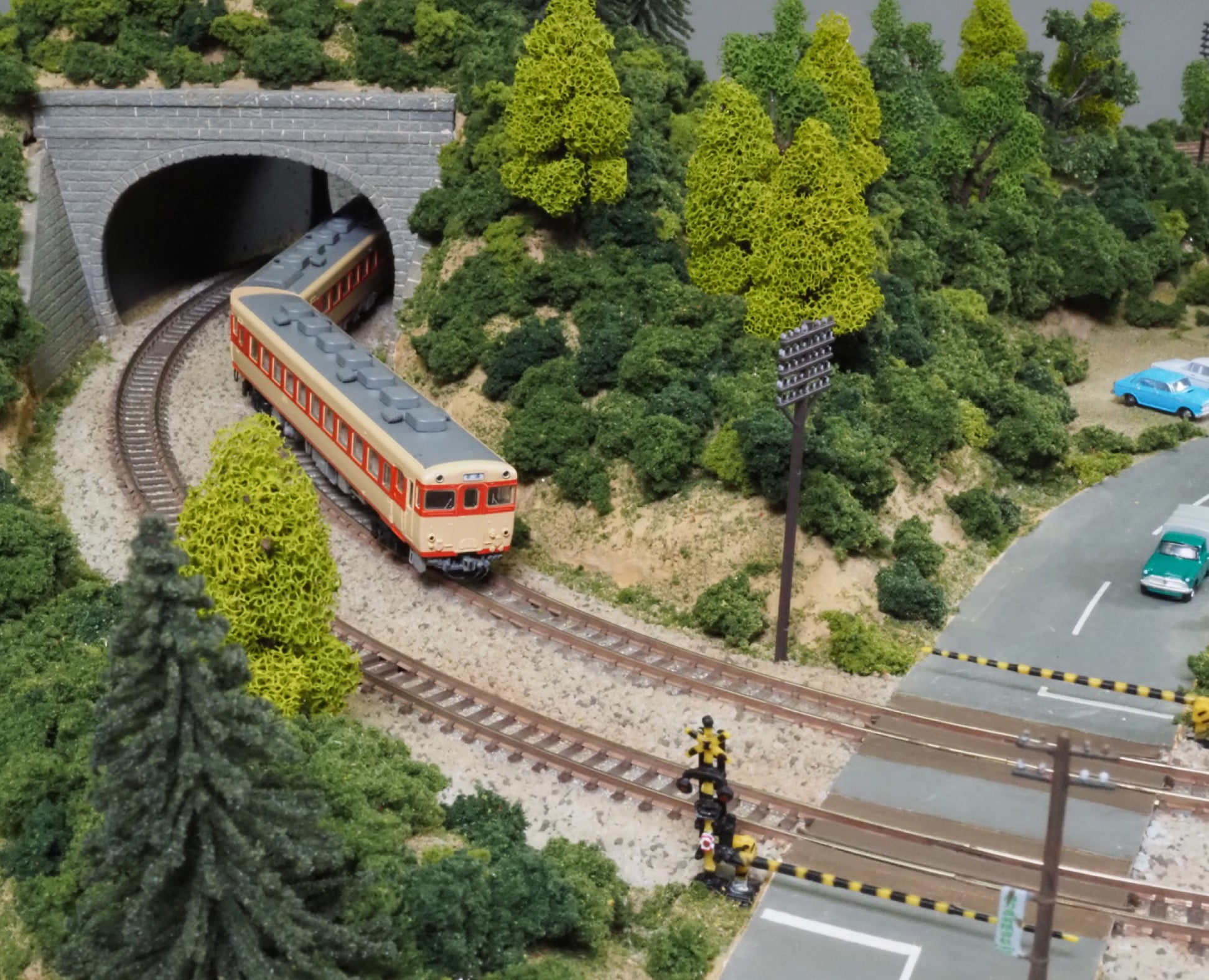 丁寧な作り方ガイド付きのNゲージジオラマ製作キット『はじめてつくる