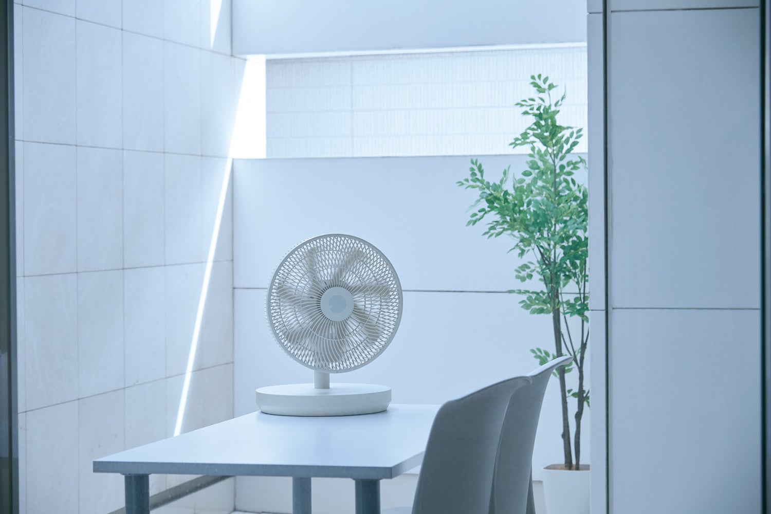 風を味方にして快適に暮らす。レコルト［コードレス サーキュ