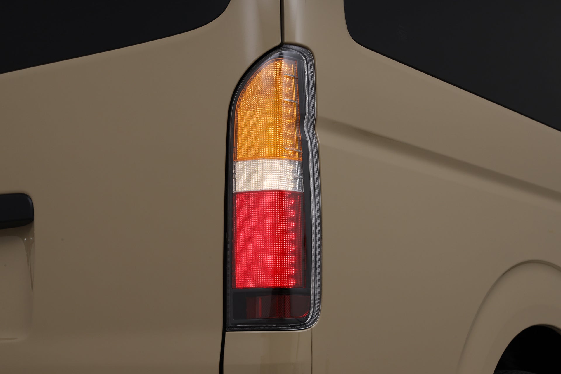 ハイエース専門店を全国展開するFLEX（フレックス）が、ハイエース用