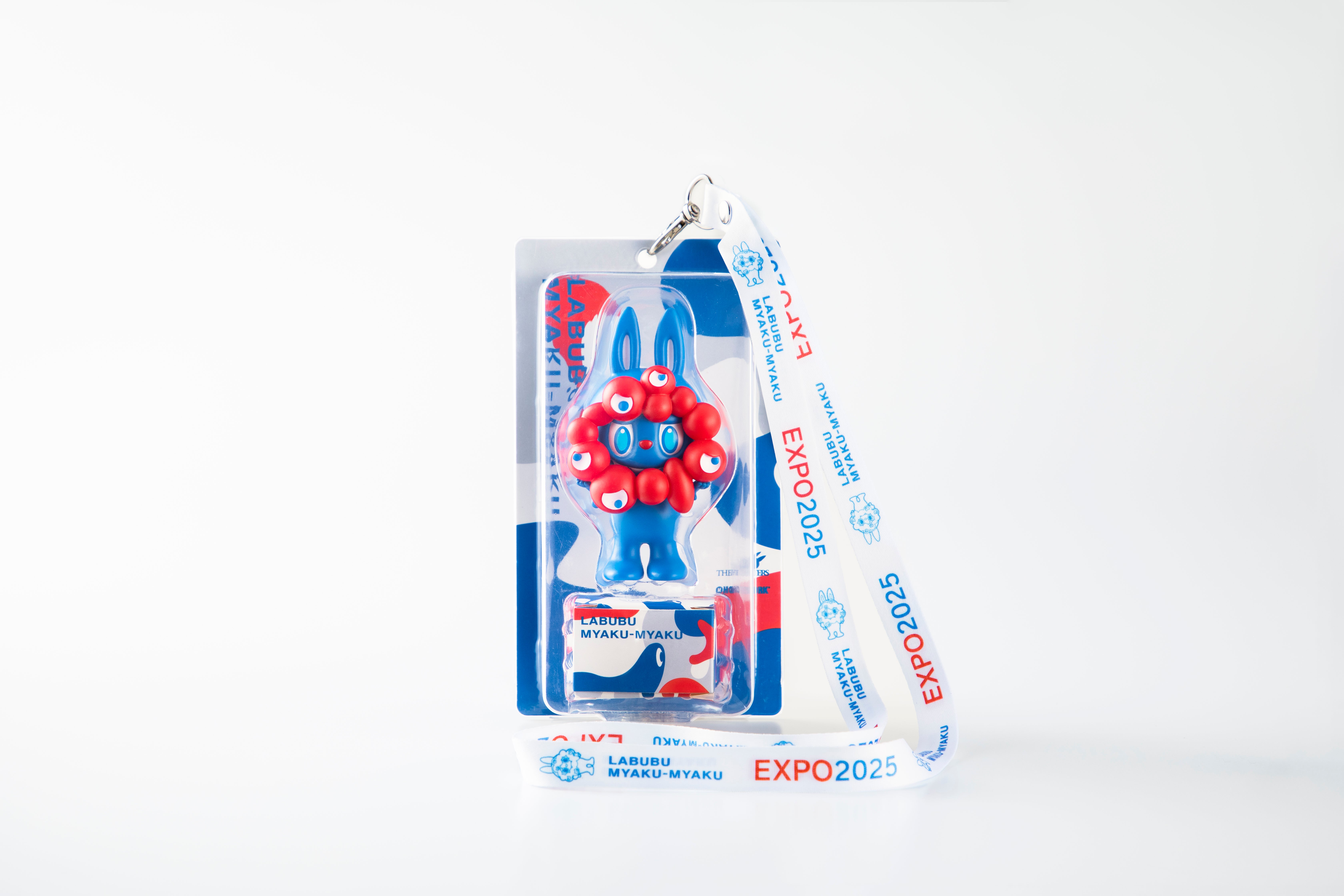 世界的大人気キャラクター「ラブブ」と、「ミャクミャク」が夢の