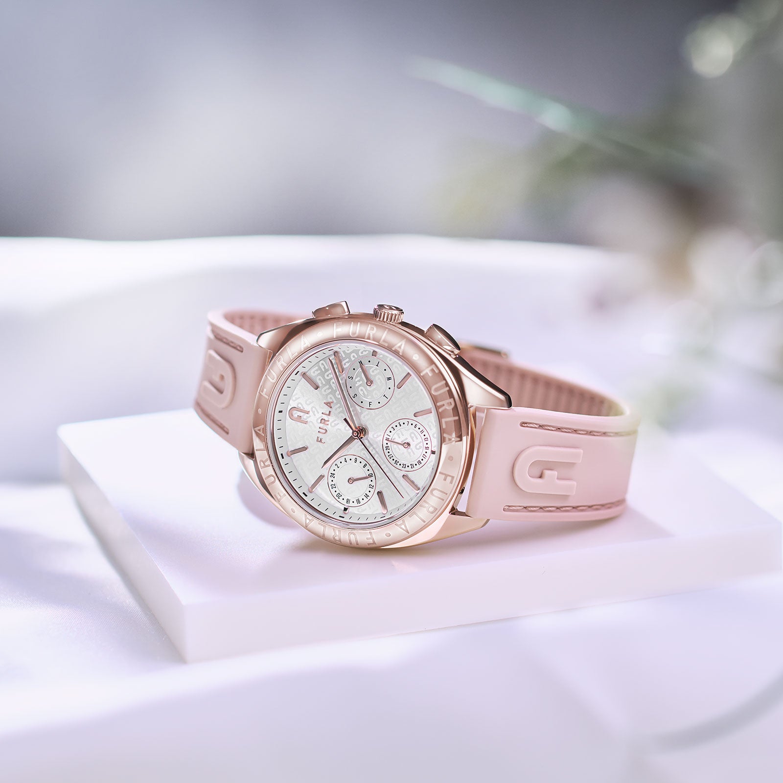 FURLA (フルラ)から、エレガントでスポーティーなFURLAの新作時計