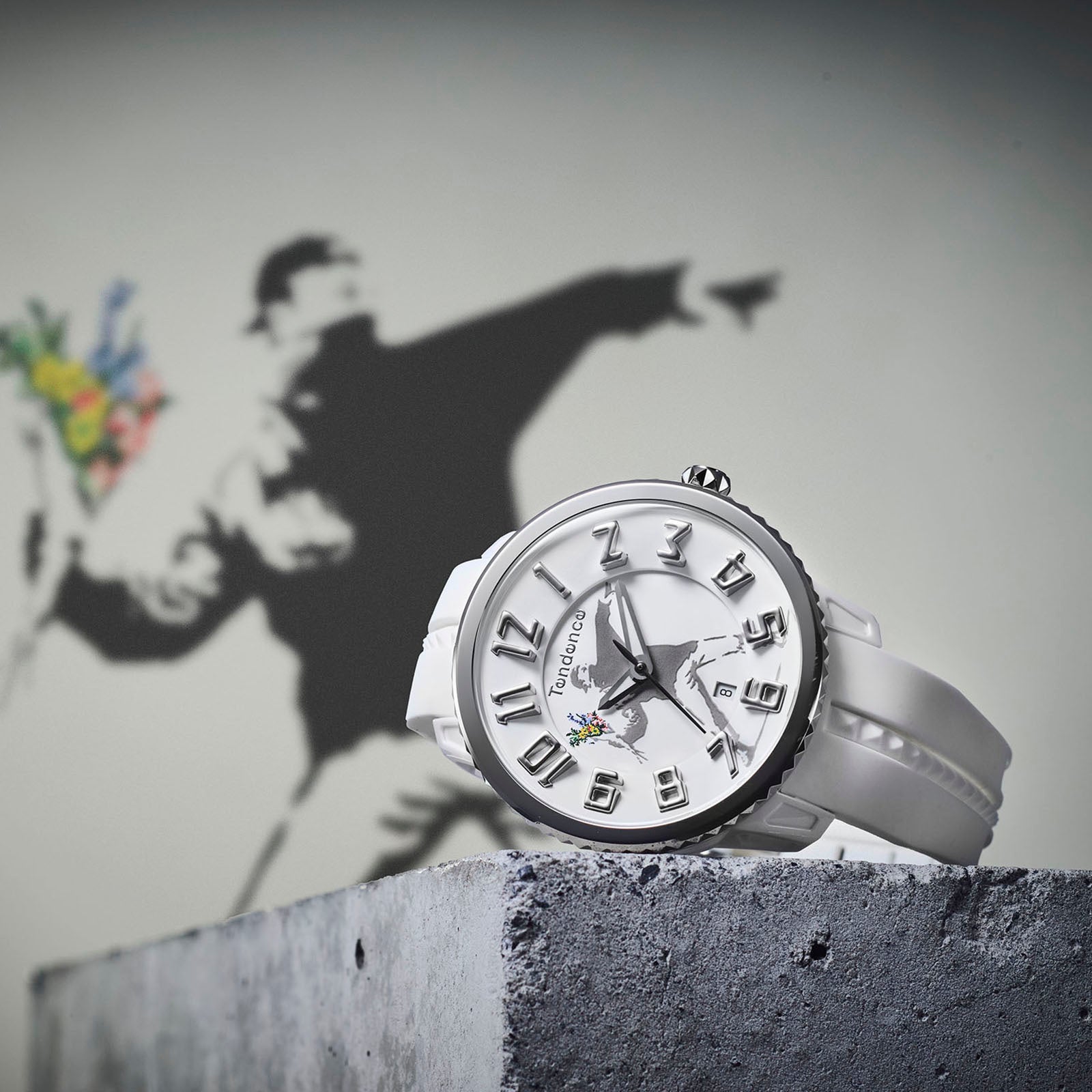 Tendenceは「バンクシー」のアートがダイヤルの中に現れては消える