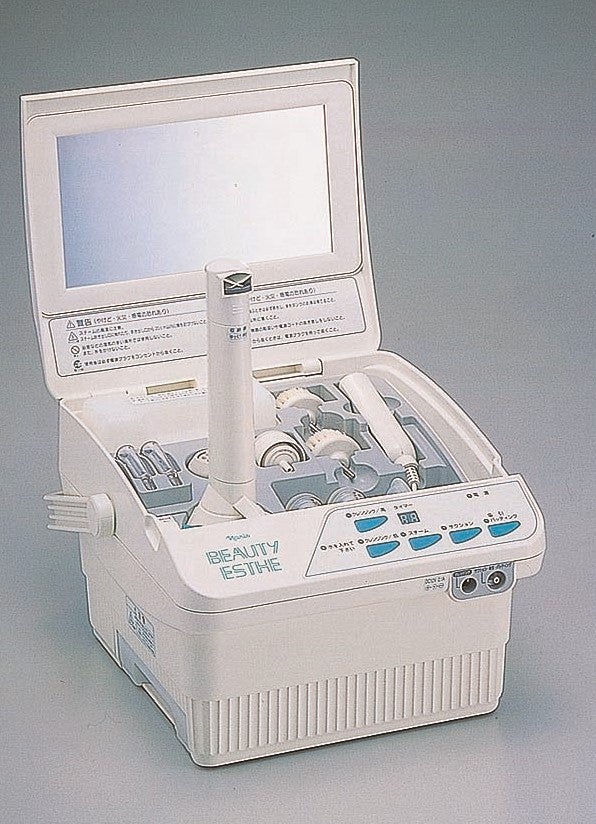 23年ぶり、パーソナル美顔器の新ブランド「ルミエ」誕生 | 株式会社