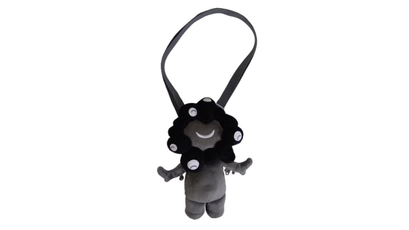 2025大阪・関西万博】黒ミャクミャクの新商品「お手玉風ぬいぐるみ／這