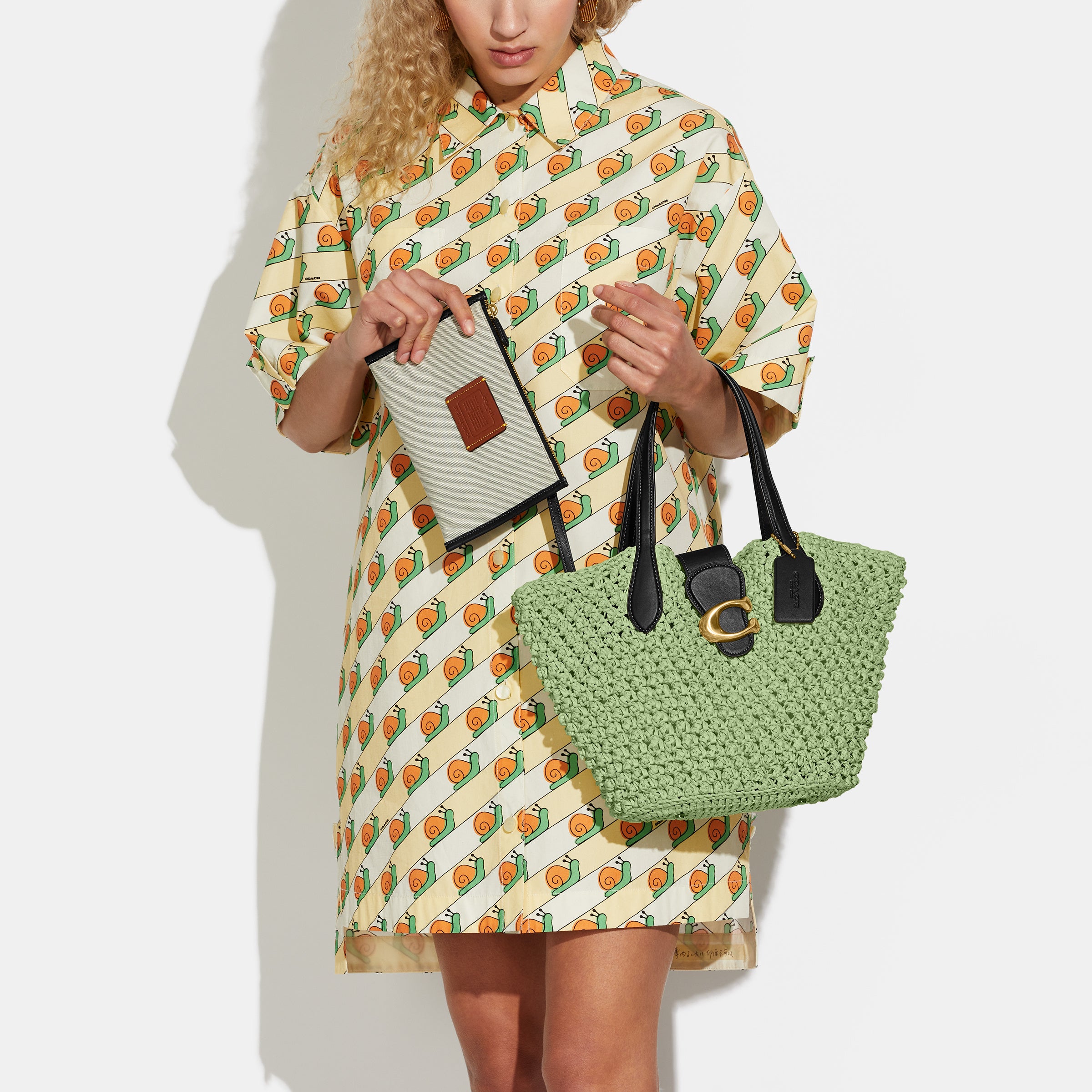 コーチ、 “Straw（ストロー）” バッグコレクションを発売