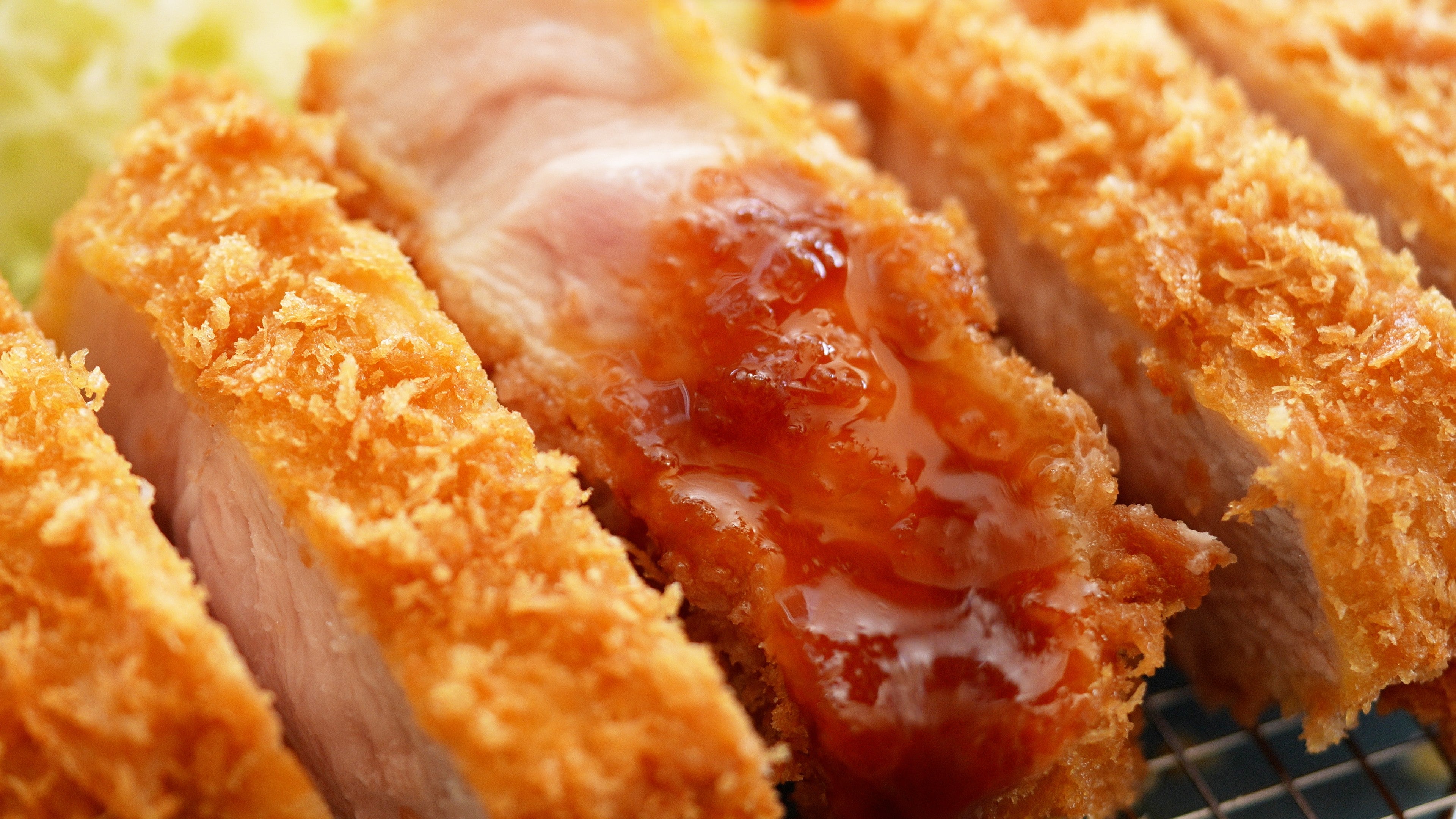 揚げることを追求し続けた会社が作る”極上とんかつ”】串カツ田中の新