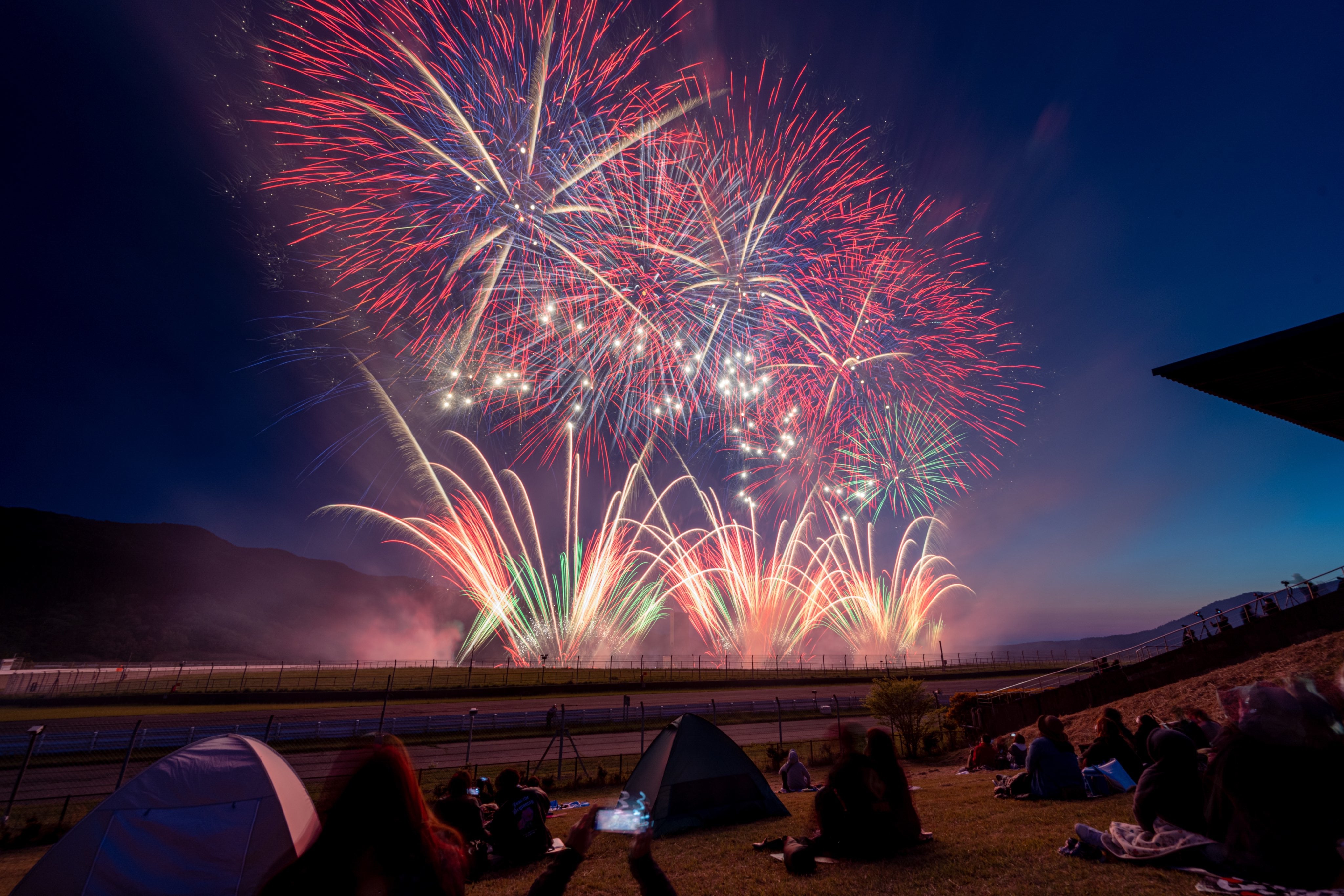 オートポリスで1万発の打ち上げ花火！「天空 de HANABI