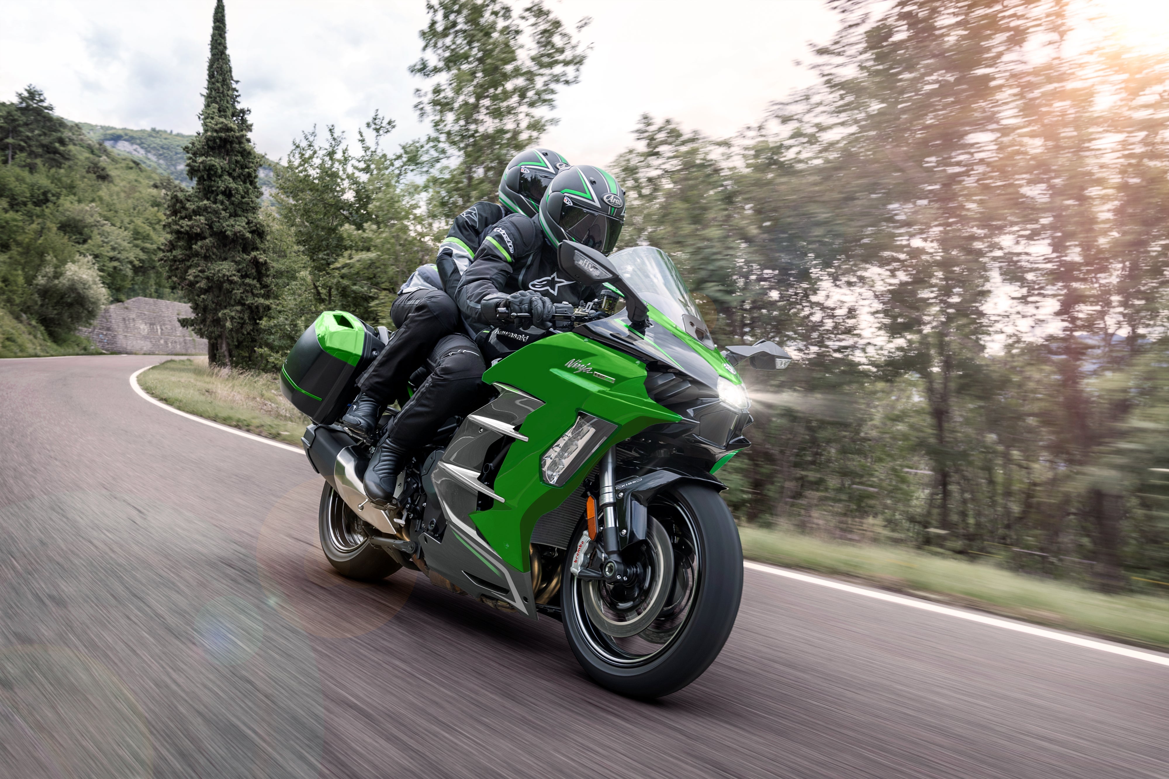 カワサキから「Ninja H2 SX SE」がカラー＆グラフィックを変更し2025年