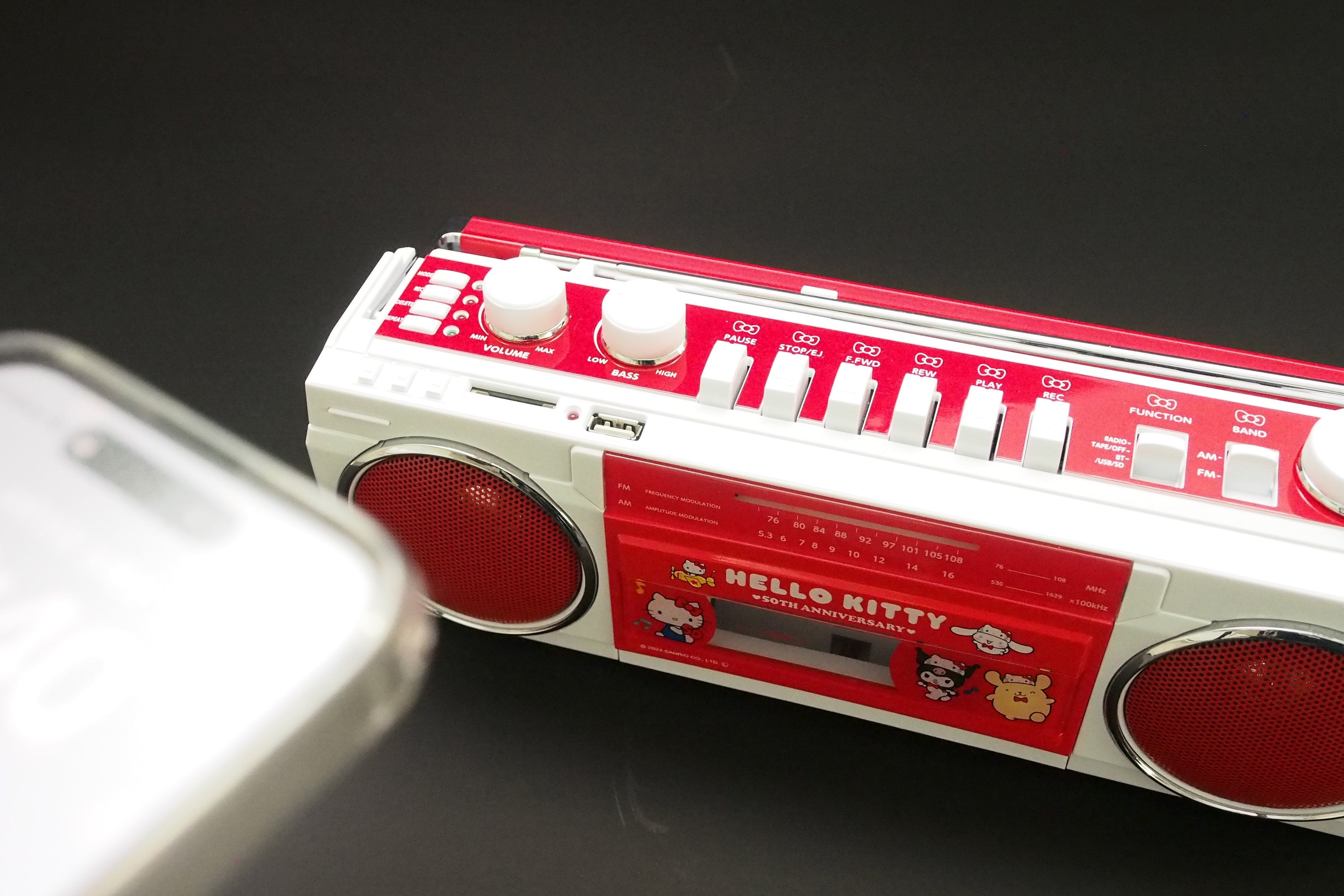 50周年記念デザインの「ハローキティ」のラジカセ「ORION Bluetooth