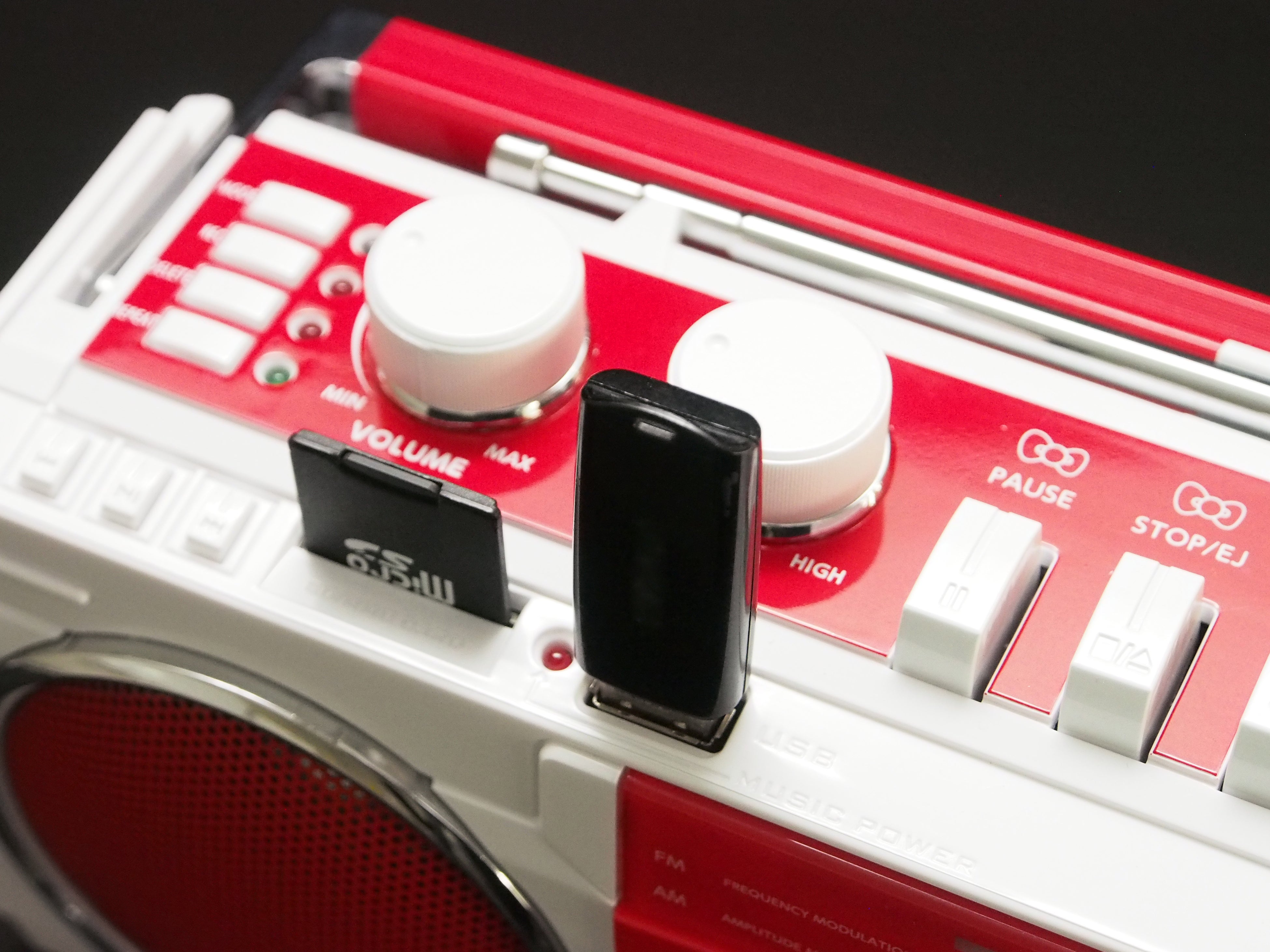 50周年記念デザインの「ハローキティ」のラジカセ「ORION Bluetooth