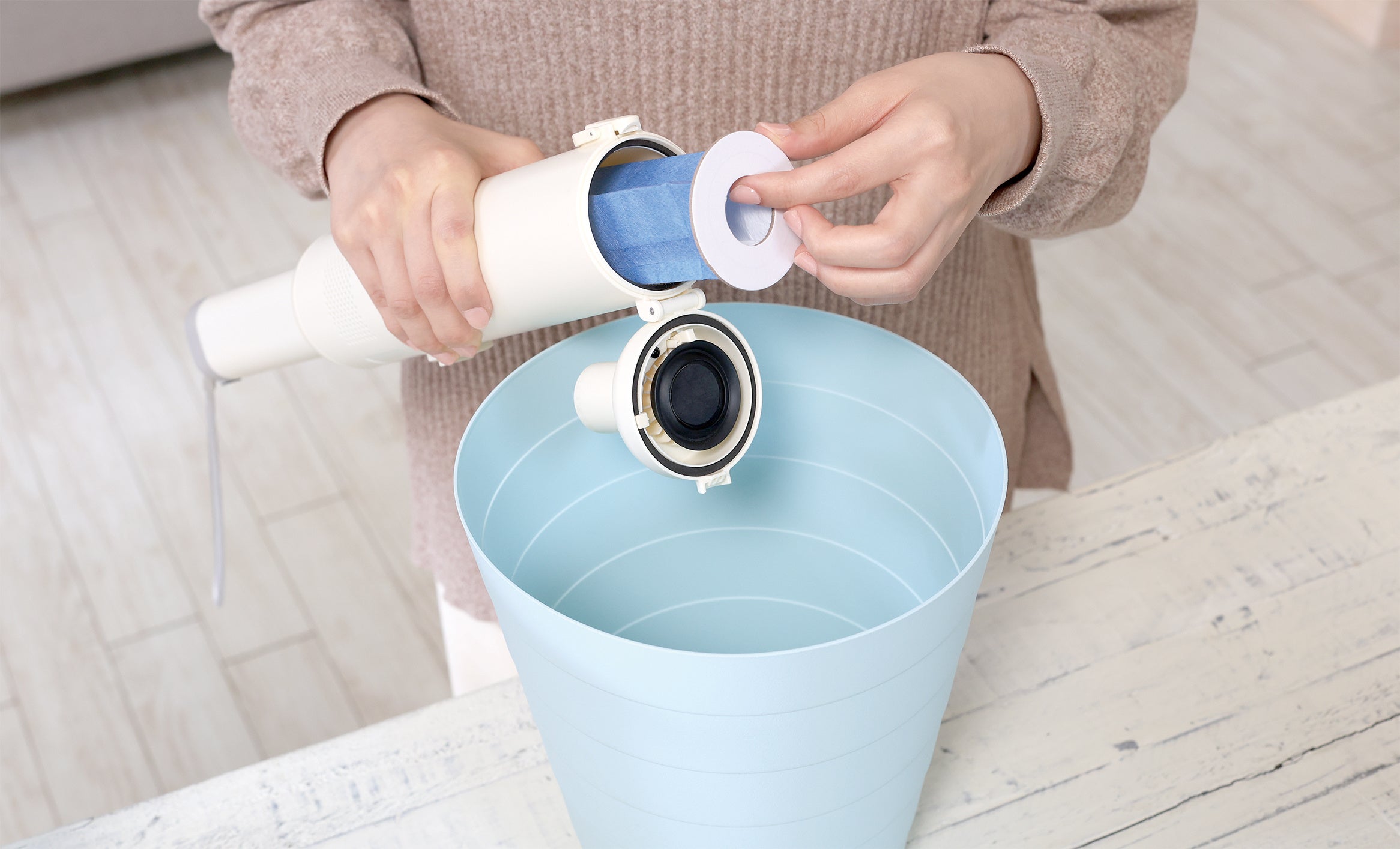 830gの超軽量・コンパクトで家事がもっと楽になる紙パック式軽量