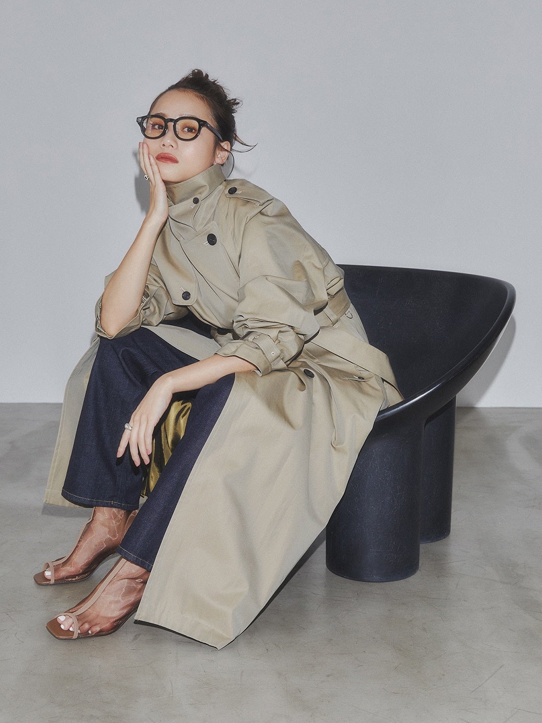 メガネブランド「Zoff」と人気モデル/クリエイターの伊原 葵さんが