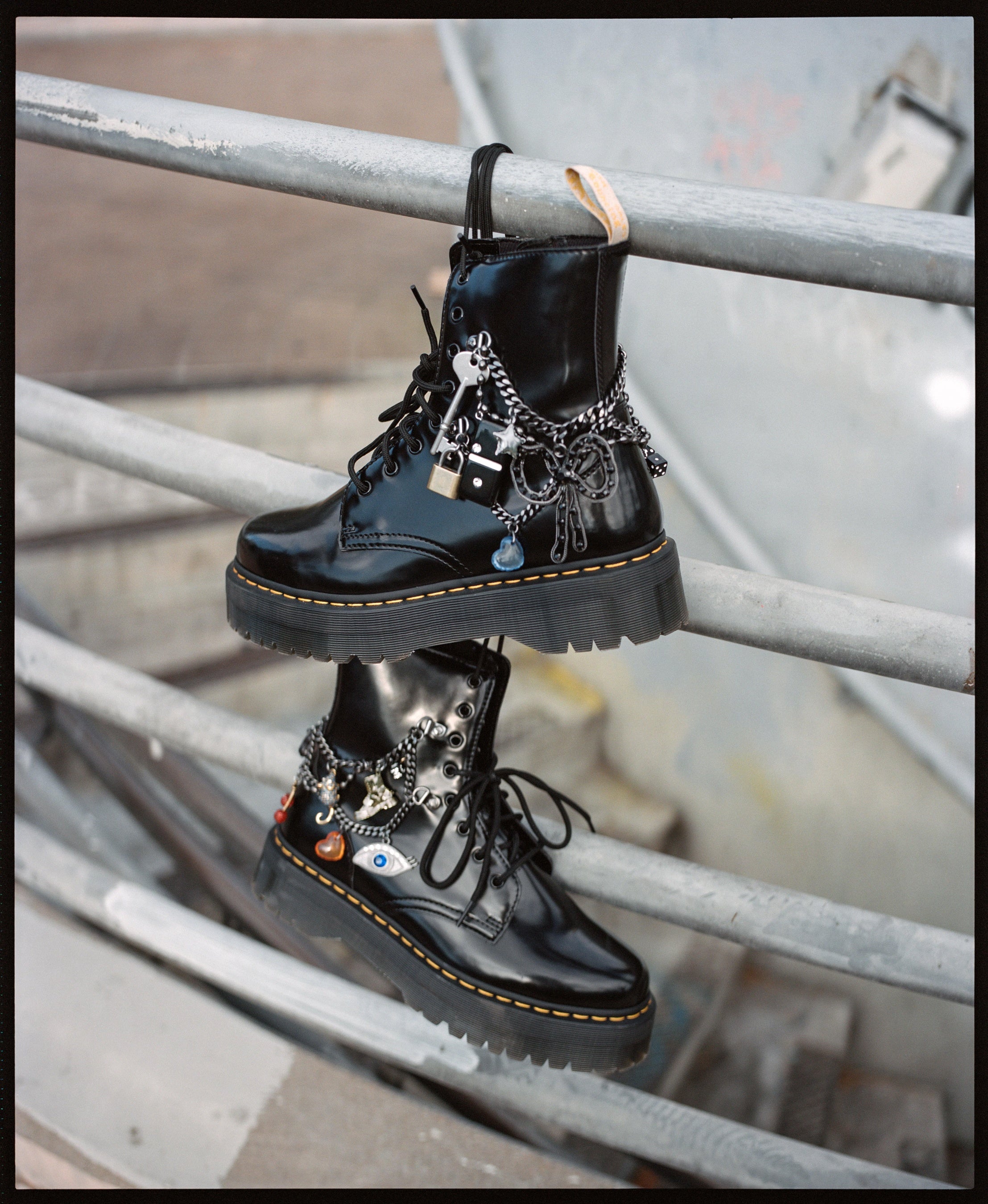 DR. MARTENS X MARC JACOBS コラボレーションデザインのブーツが登場