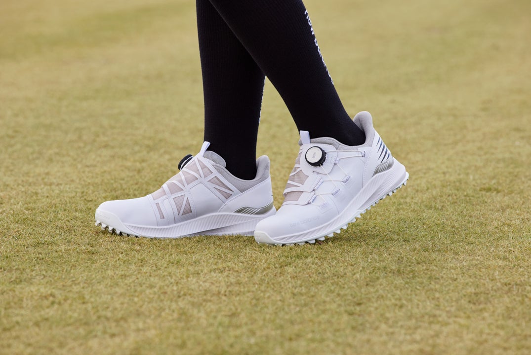 ニューバランス ゴルフシューズ トップモデル新作柔らかさとホールド感