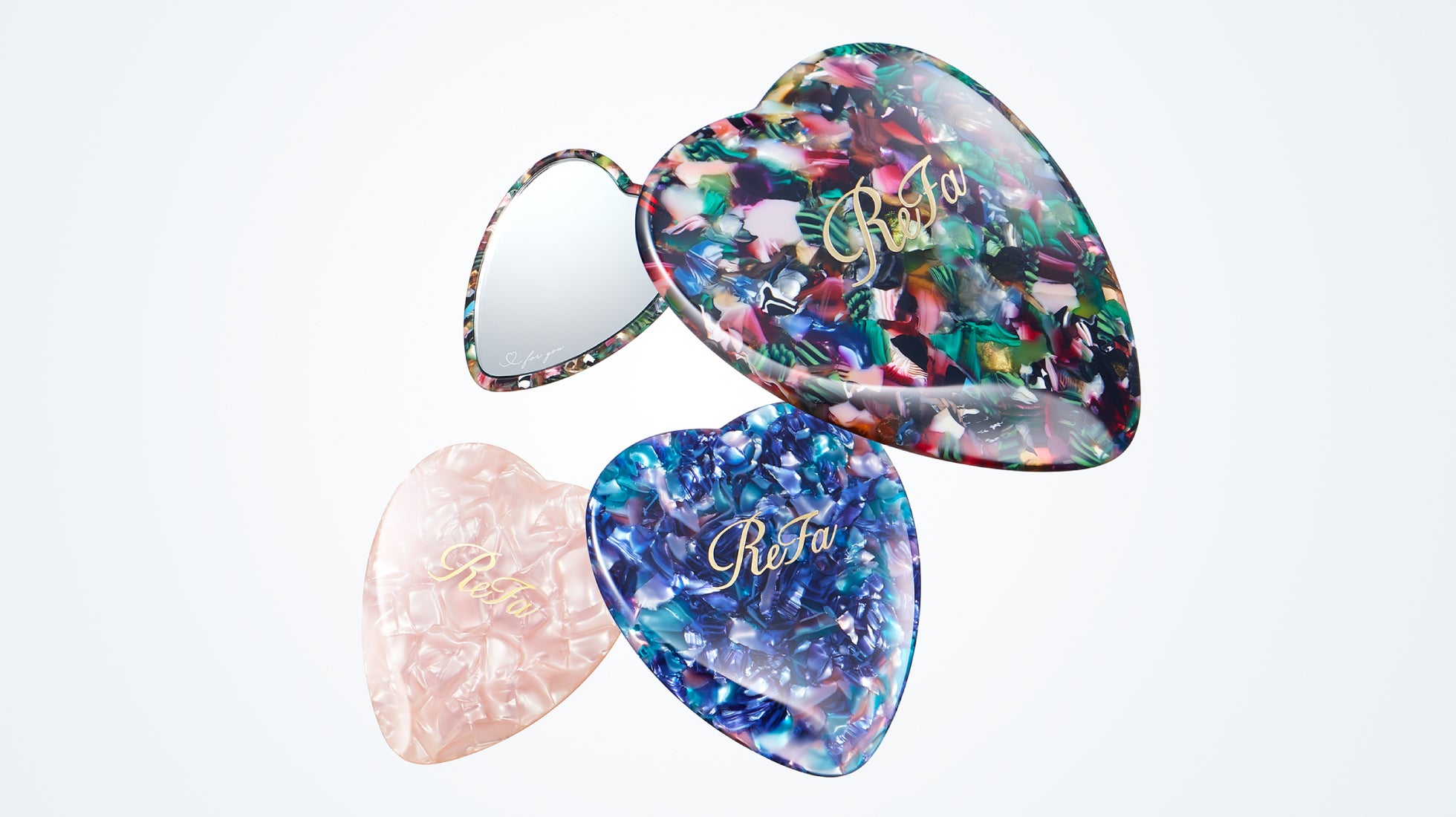 シックで上質なデザインのコーム、ミラーを3点セットにした「ReFa