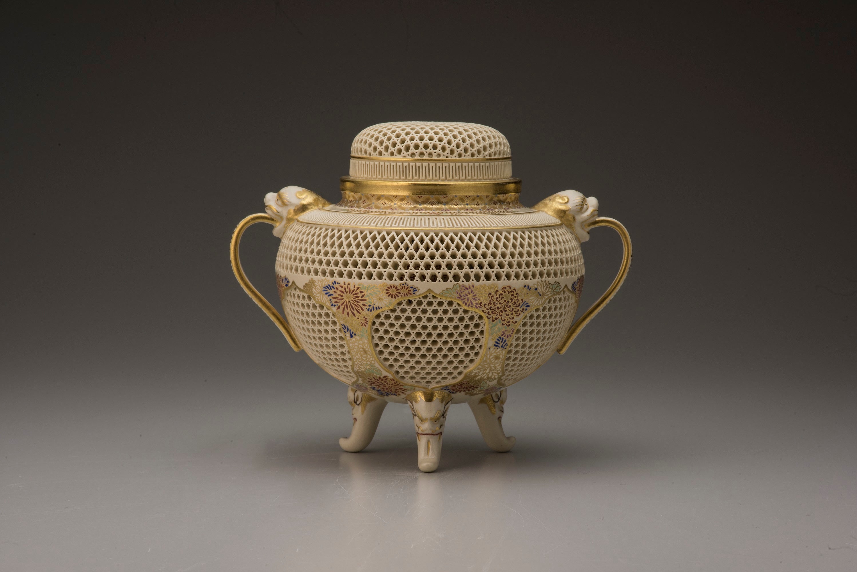 そごう千葉店開店55周年記念 薩摩焼 十五代 沈 壽官 展 | 株式会社