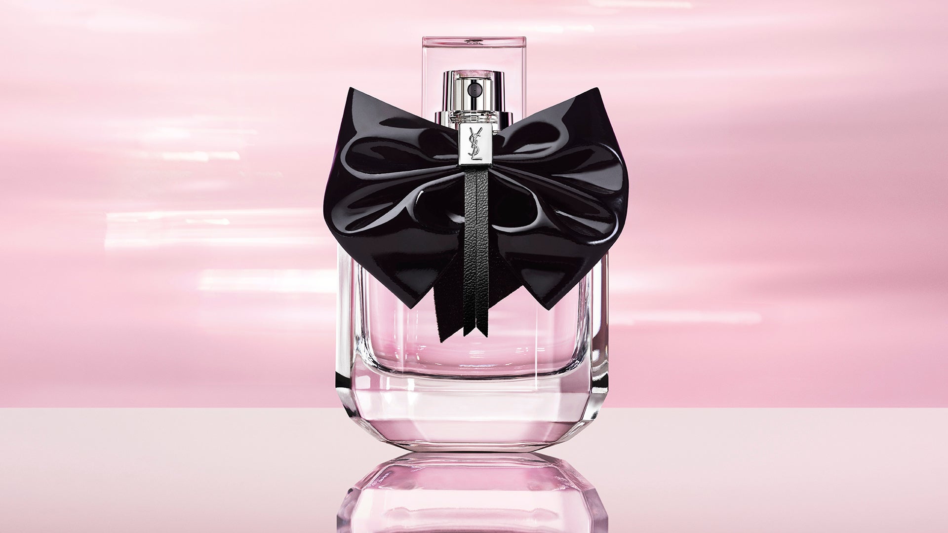 YSL人気のフレグランス『MON PARIS』より、大胆なラバリーエルを纏った