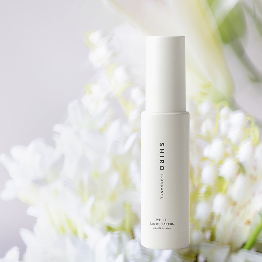 ホワイトリリー、スズラン、ジャスミンなど白い花々を束ねて。SHIRO