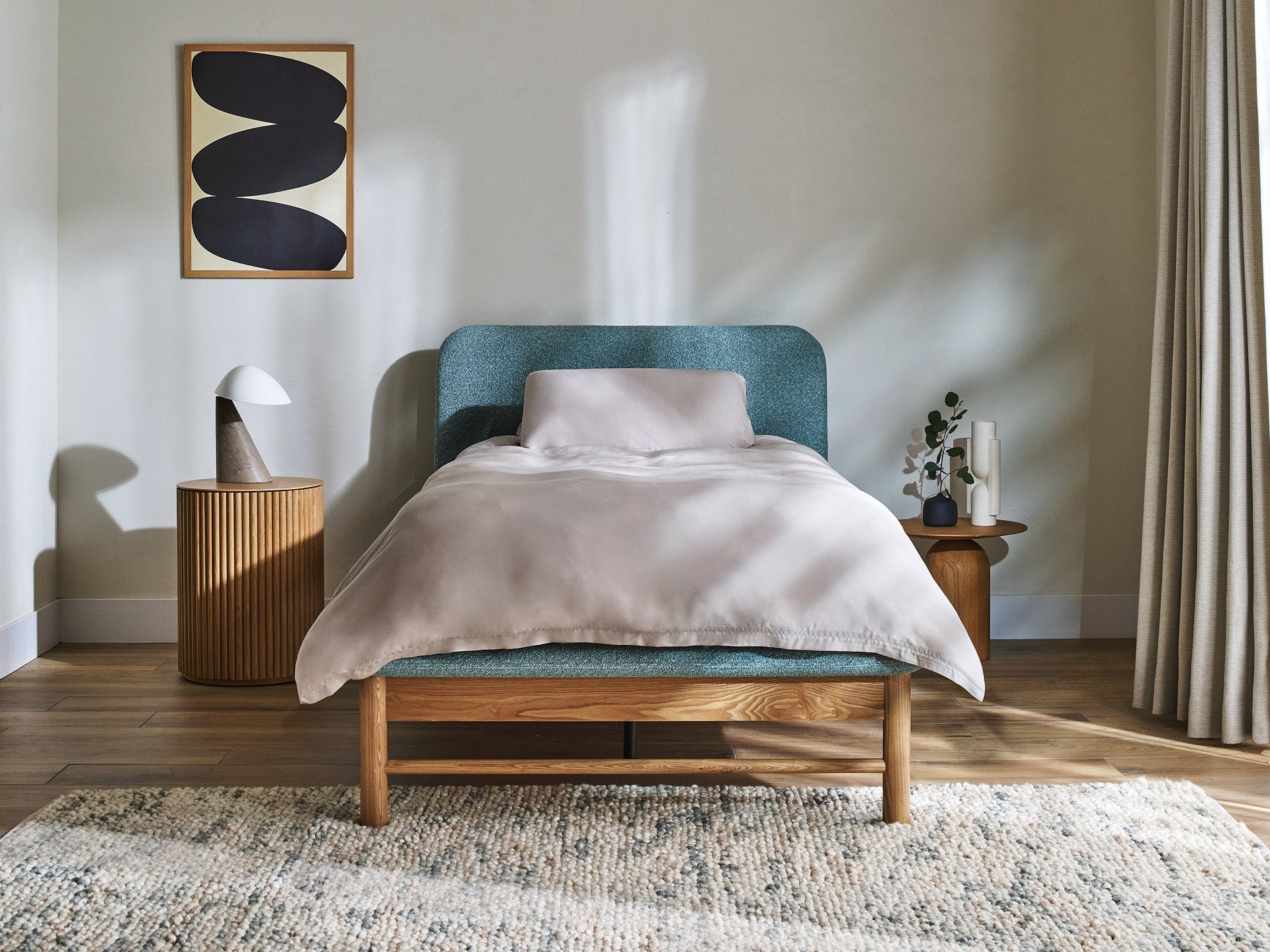 新色も登場、寝室をプレミアムな空間に。「New ファブリックベッド