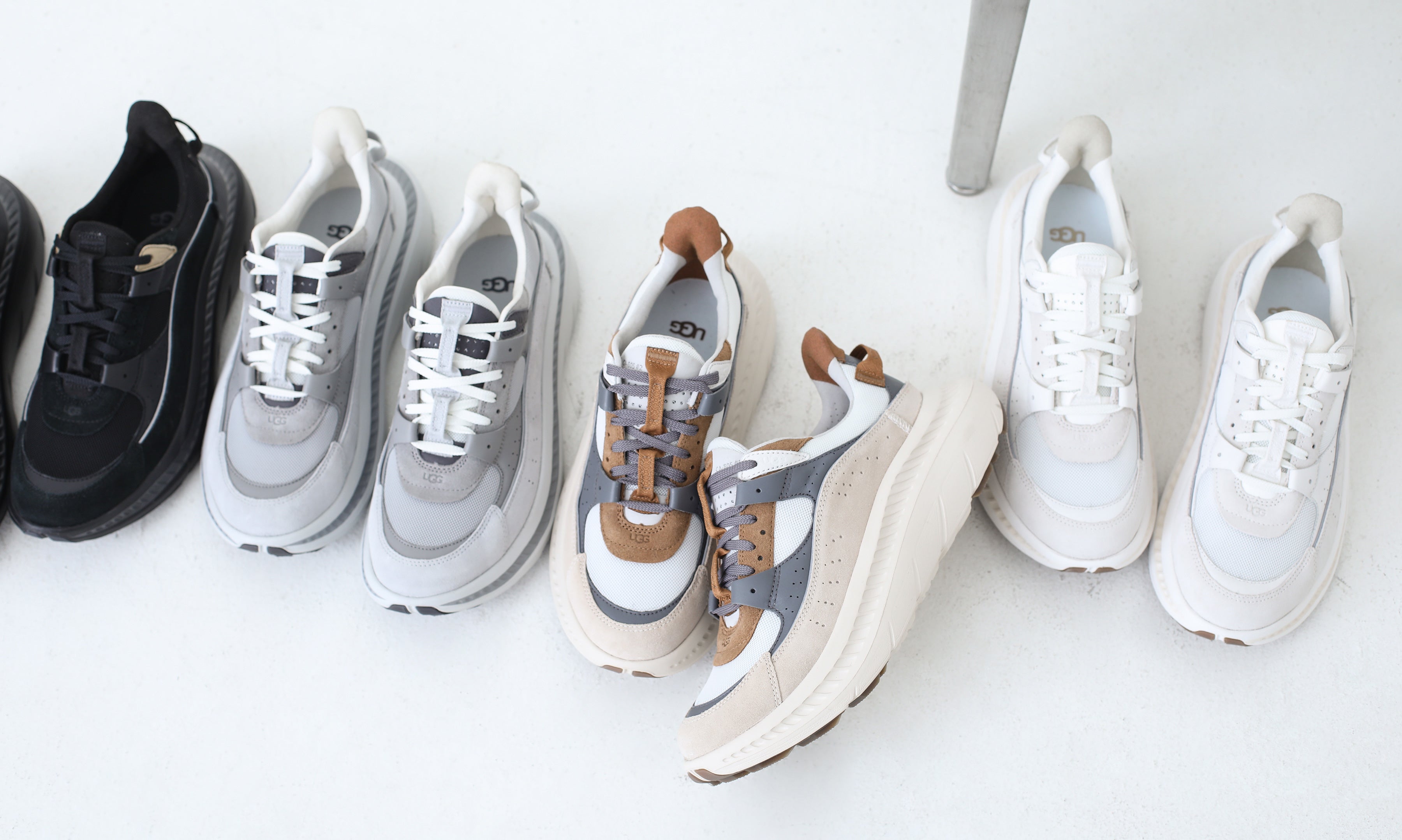 UGGのCA805 V2スニーカーから春夏仕様のメッシュタイプが新発売