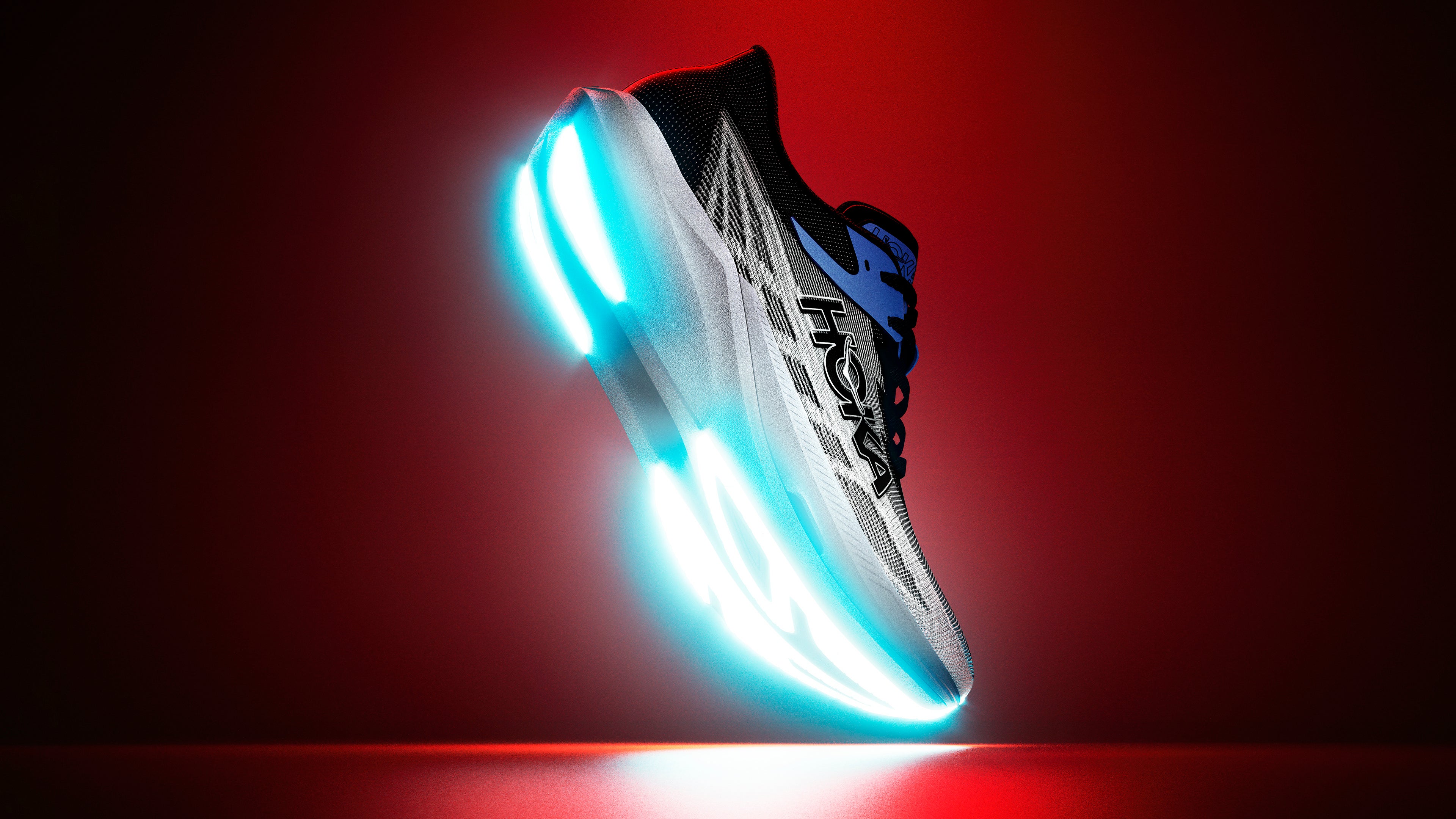 HOKAから自己最新記録のペースを押し上げる新しいレースシューズ