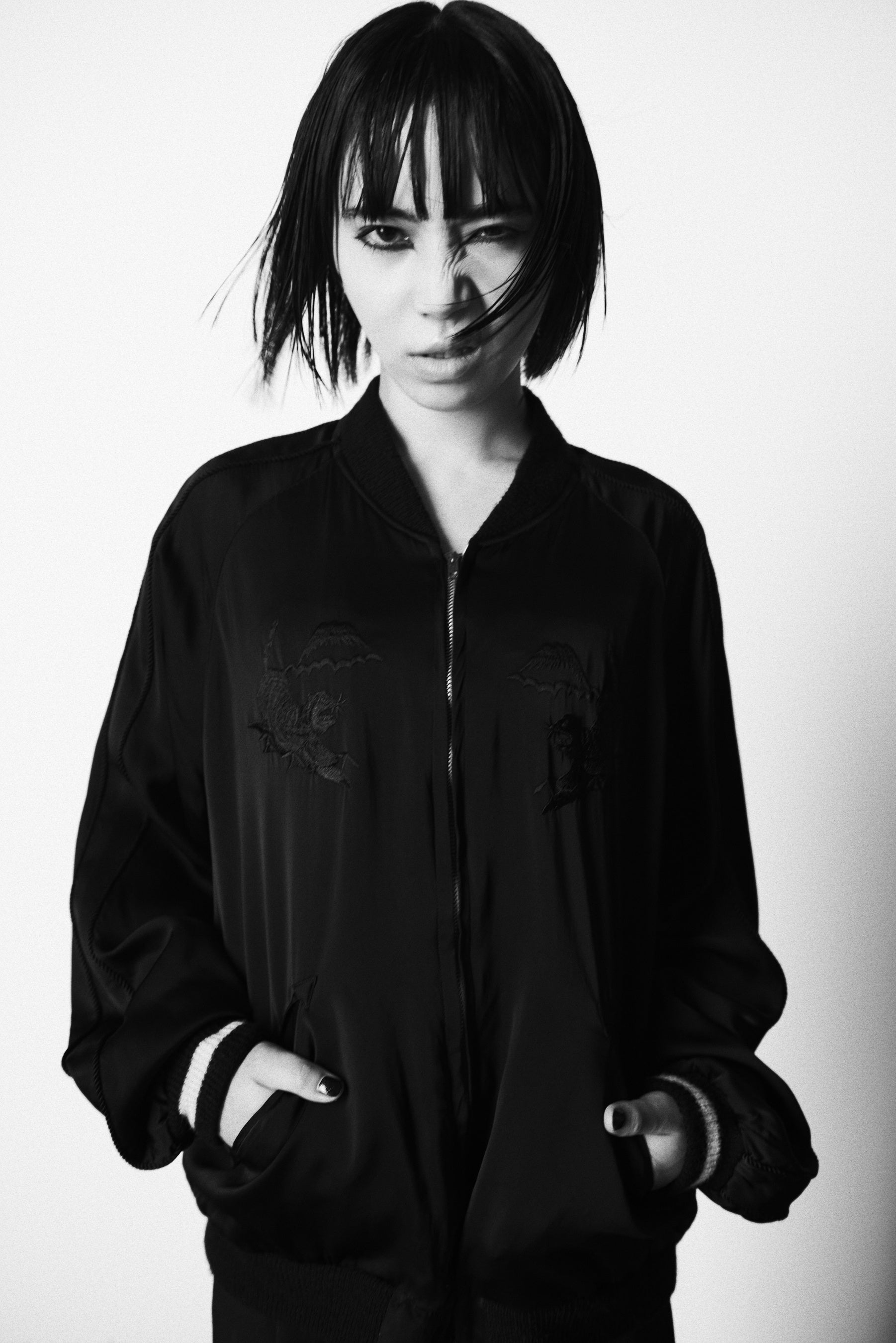 Y'sとテーラー東洋によるスカジャンを展開、アユニ・Dが「Y's SUKAJAN