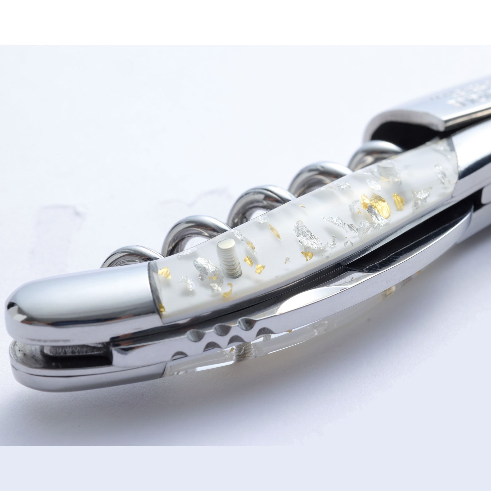 進化し続けるオールハンドメイド・ソムリエナイフ「ラギオール アン オ