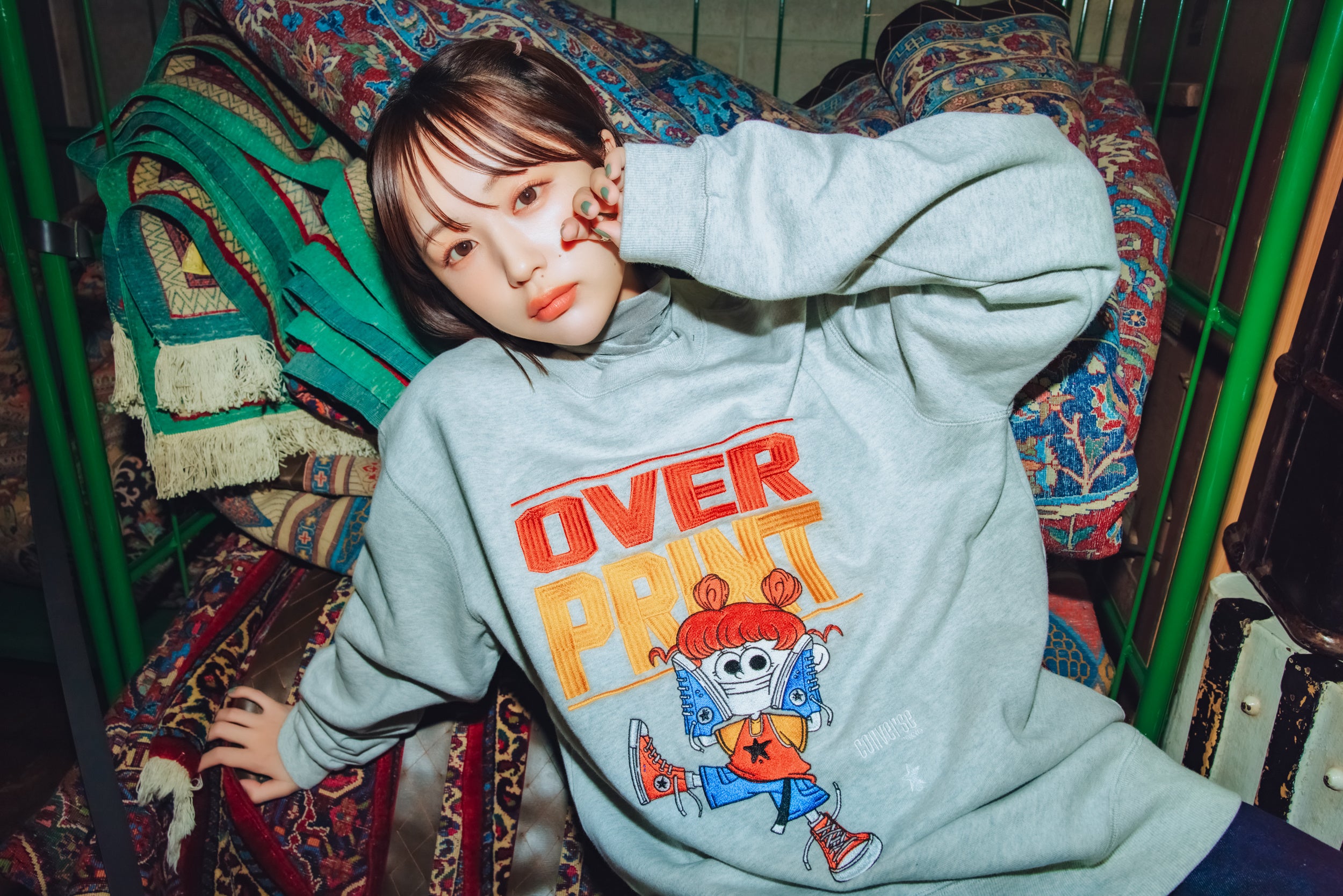 CONVERSE TOKYO〉、Z世代を魅了し続ける〈over print〉との初の