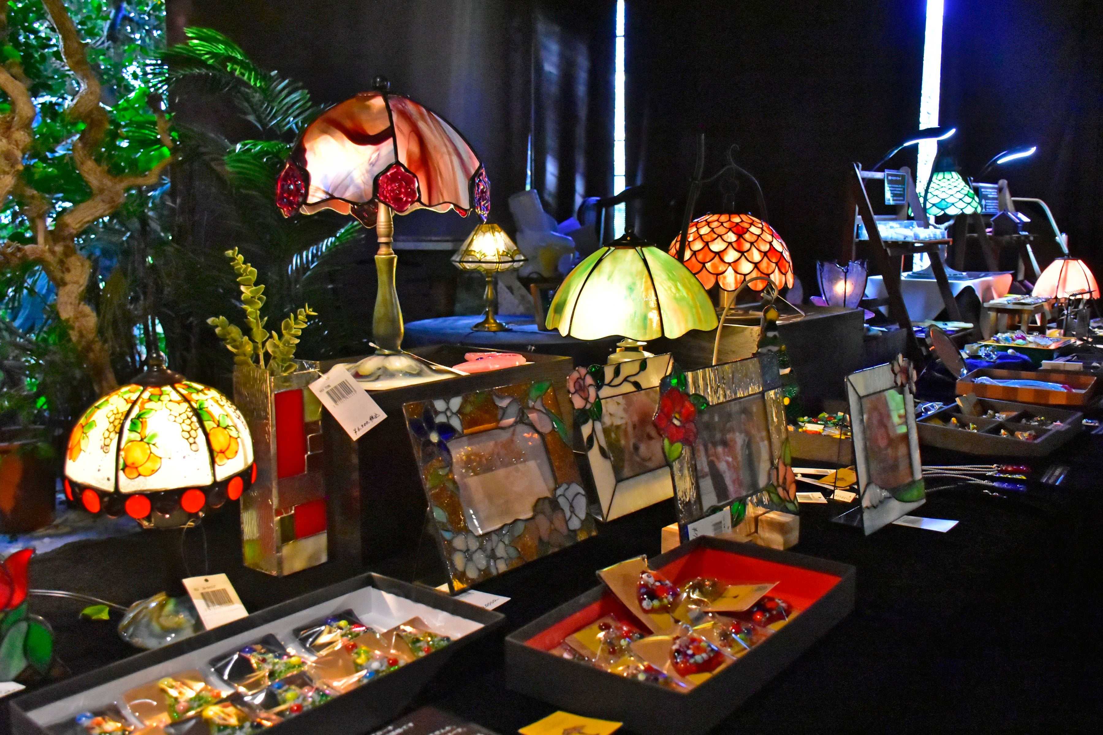 ニューヨークランプミュージアム&フラワーガーデンで「第3回 現代作家