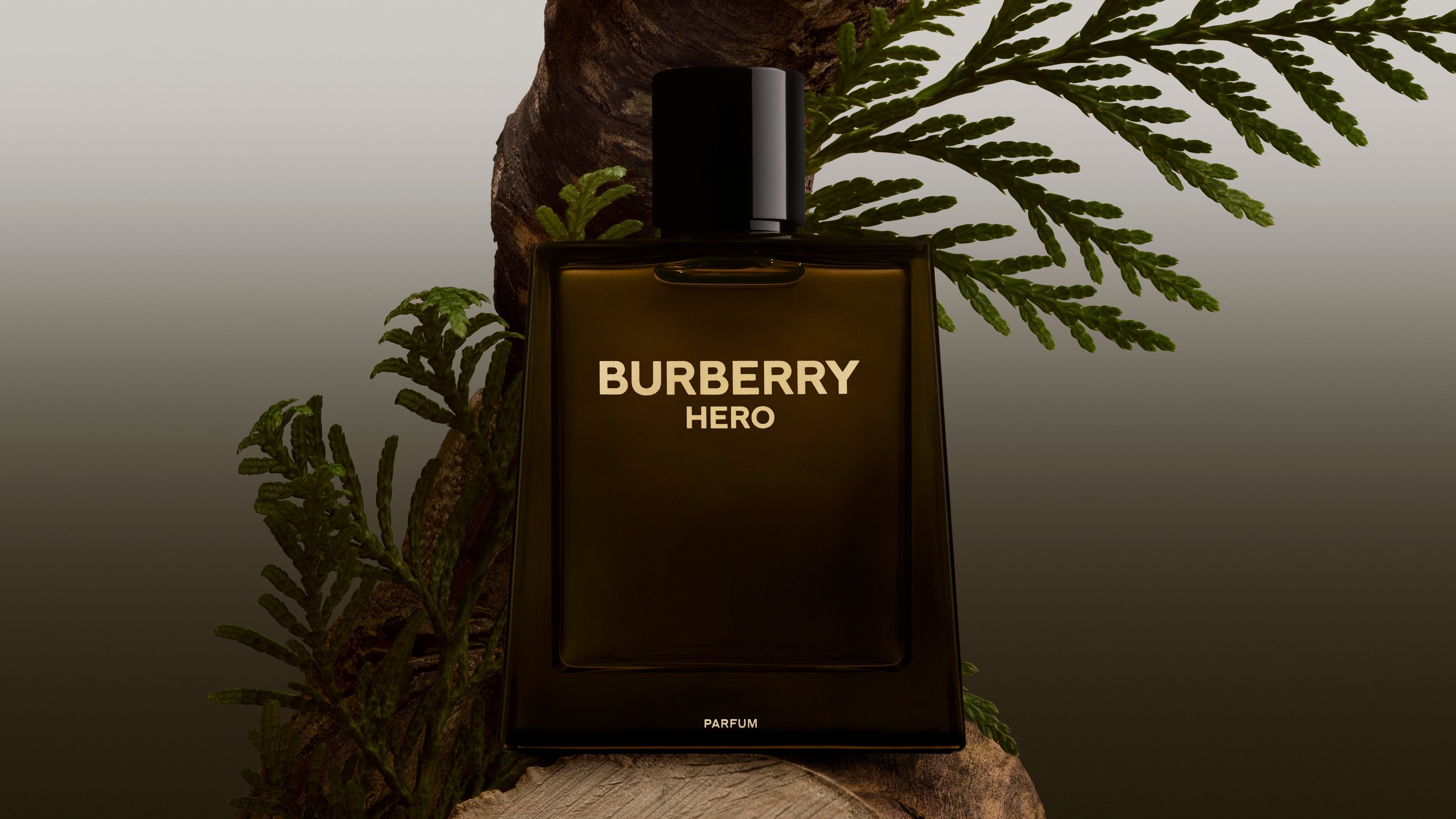 5月22日（水）、新フレグランス「バーバリー ヒーロー パルファム」が