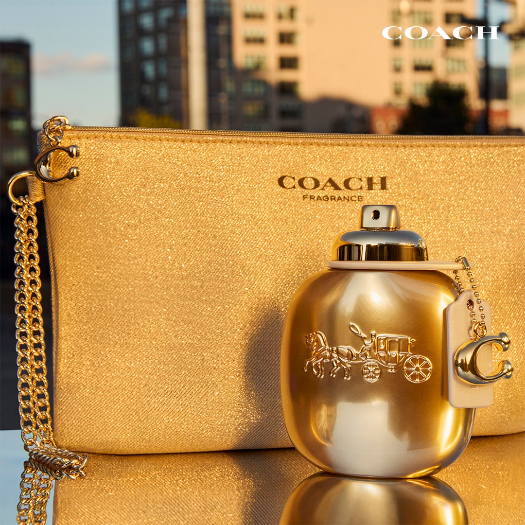 コーチ》のレディース フレグランスに、ゴールドにきらめく大胆な新作