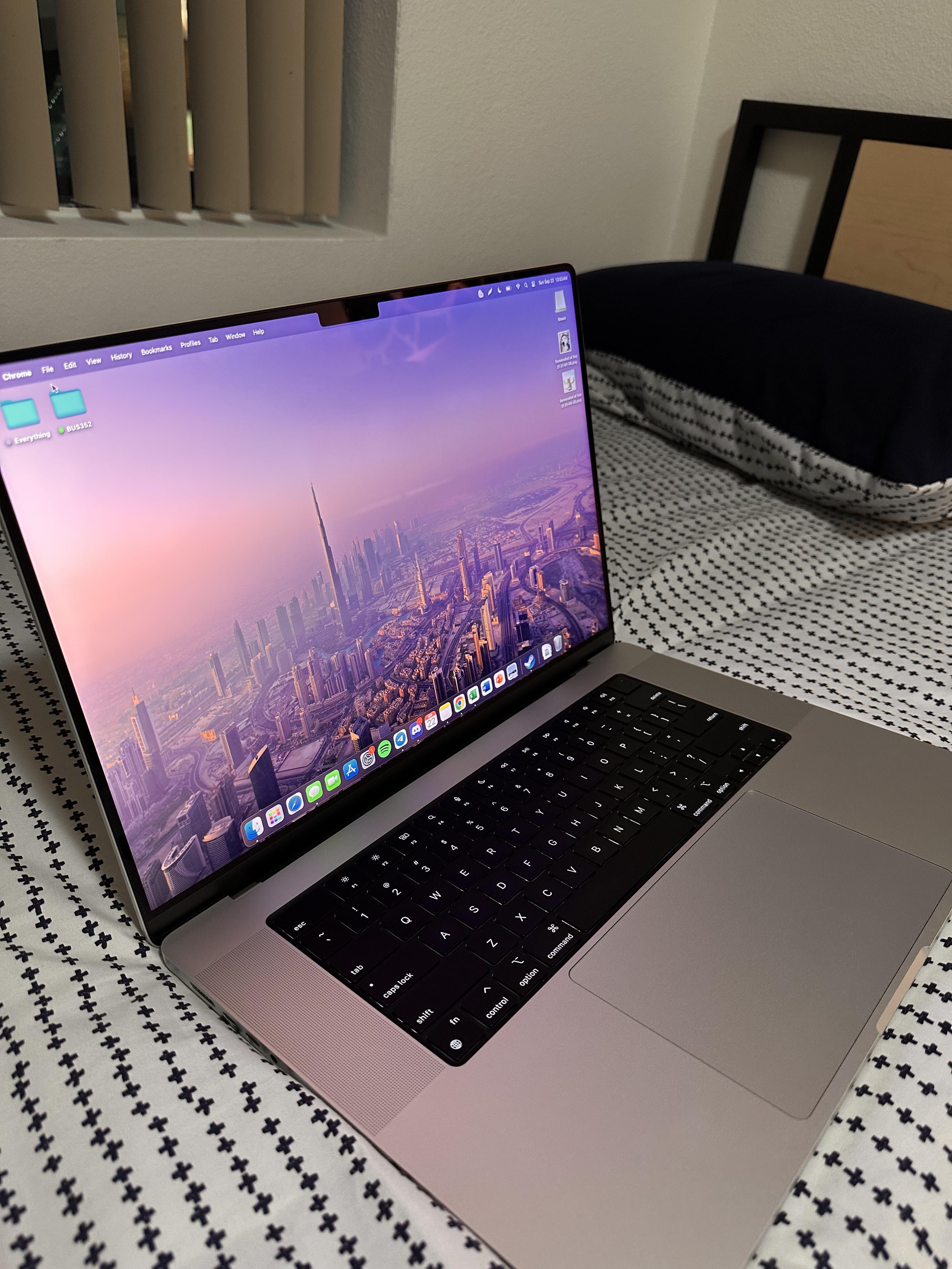16-inch M3 Pro 18GB in Silver : r/macbookpro
