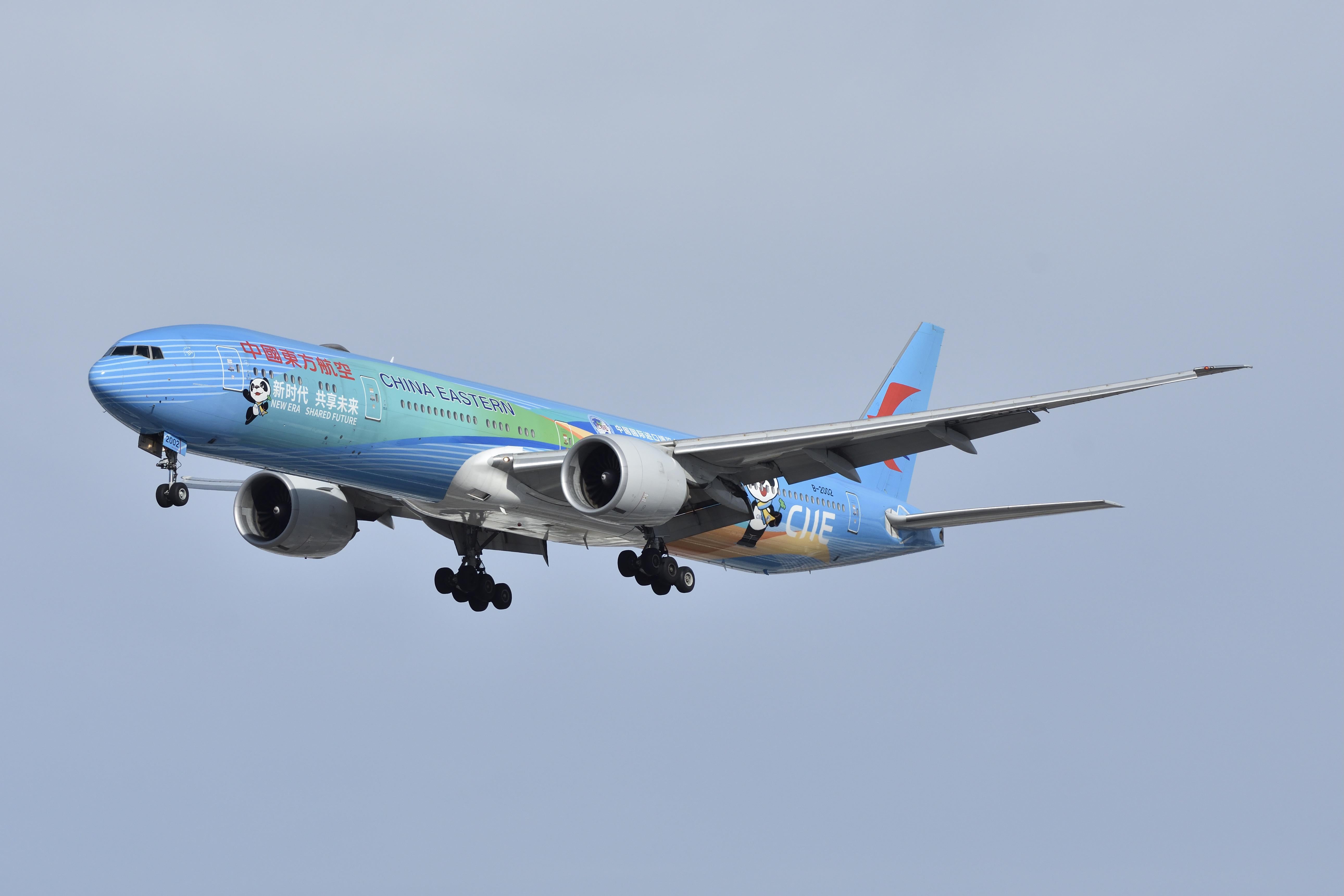 China Eastern 777-300ER CIIE livery landing in YYZ : r/Planespotting