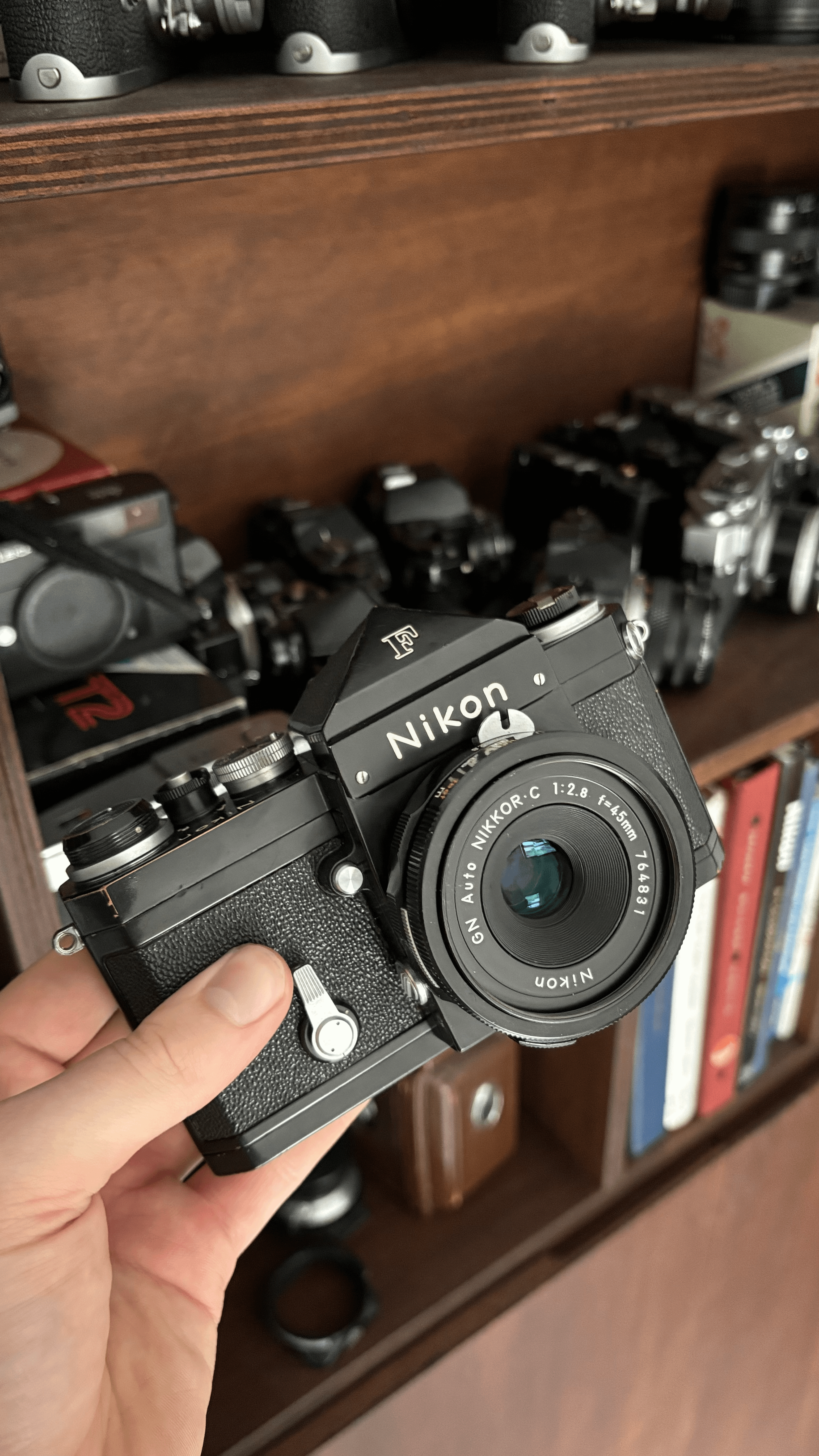 この45mm f2.8 GNレンズはずっと探してたんだよね。最近コレクションに