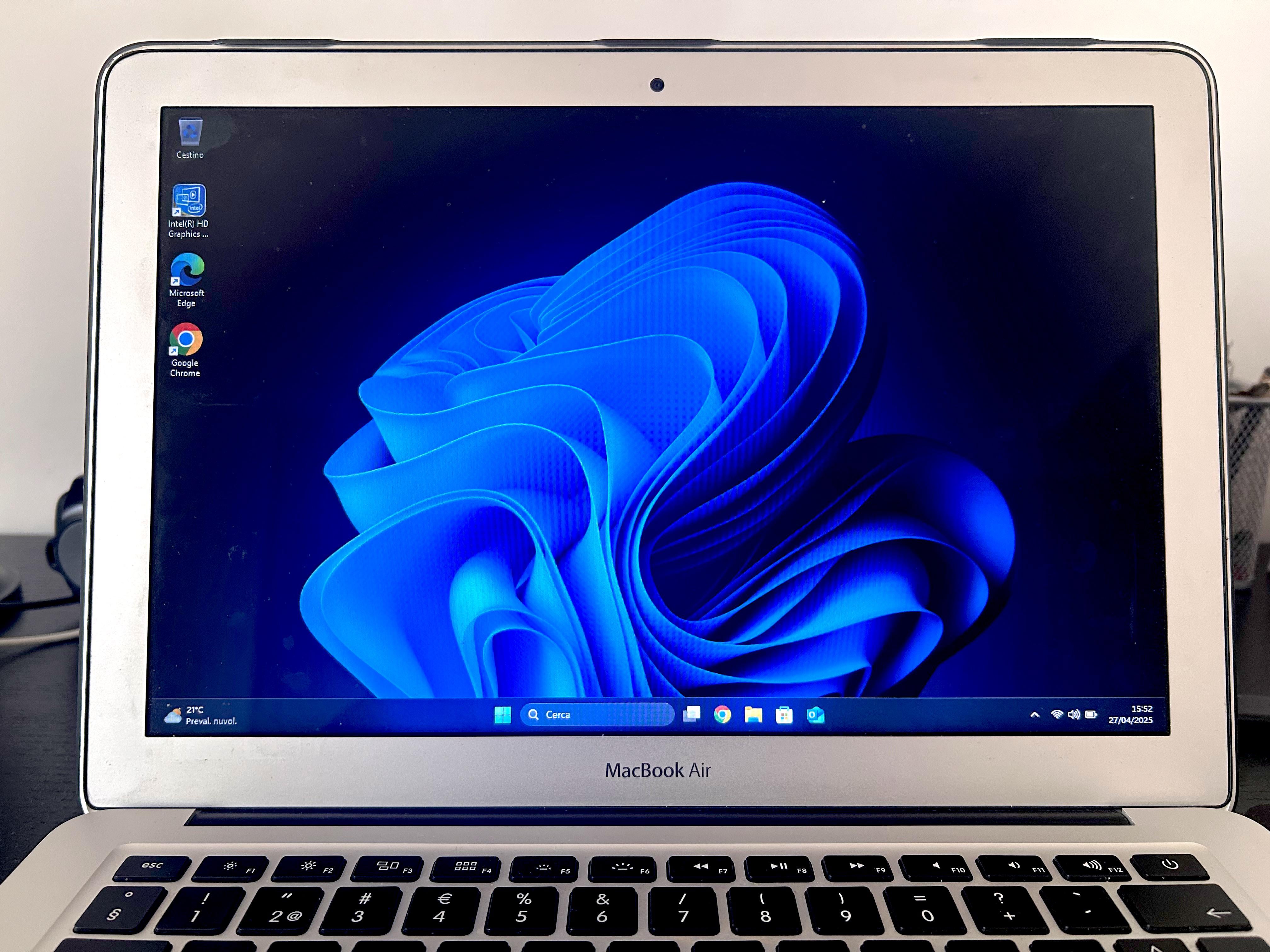 How I Installed Windows 11 on a 2015 MacBook Air via Boot Camp