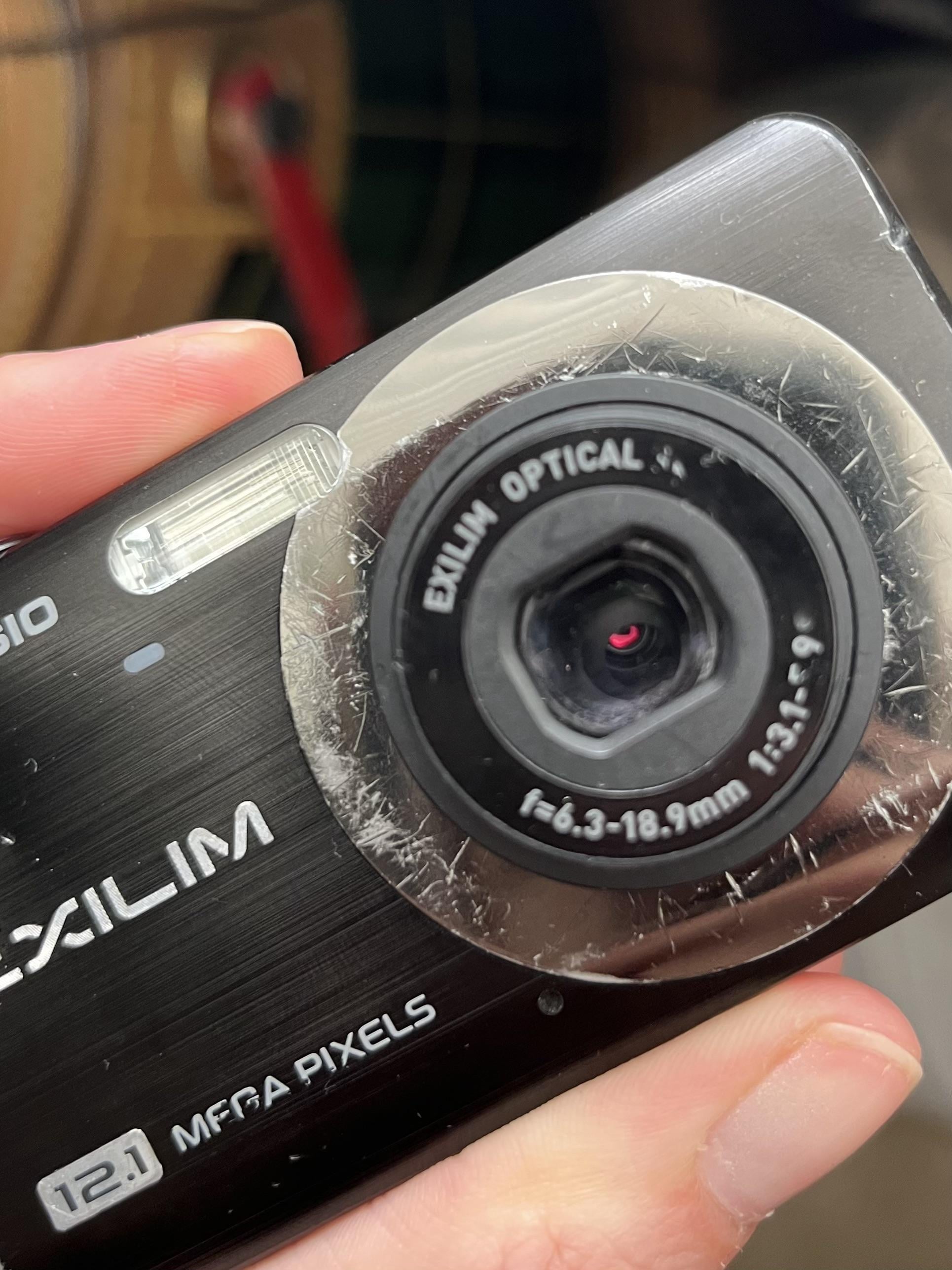 レンズが壊れた？ Casio Exilim レンズエラー/電源を入れ直して