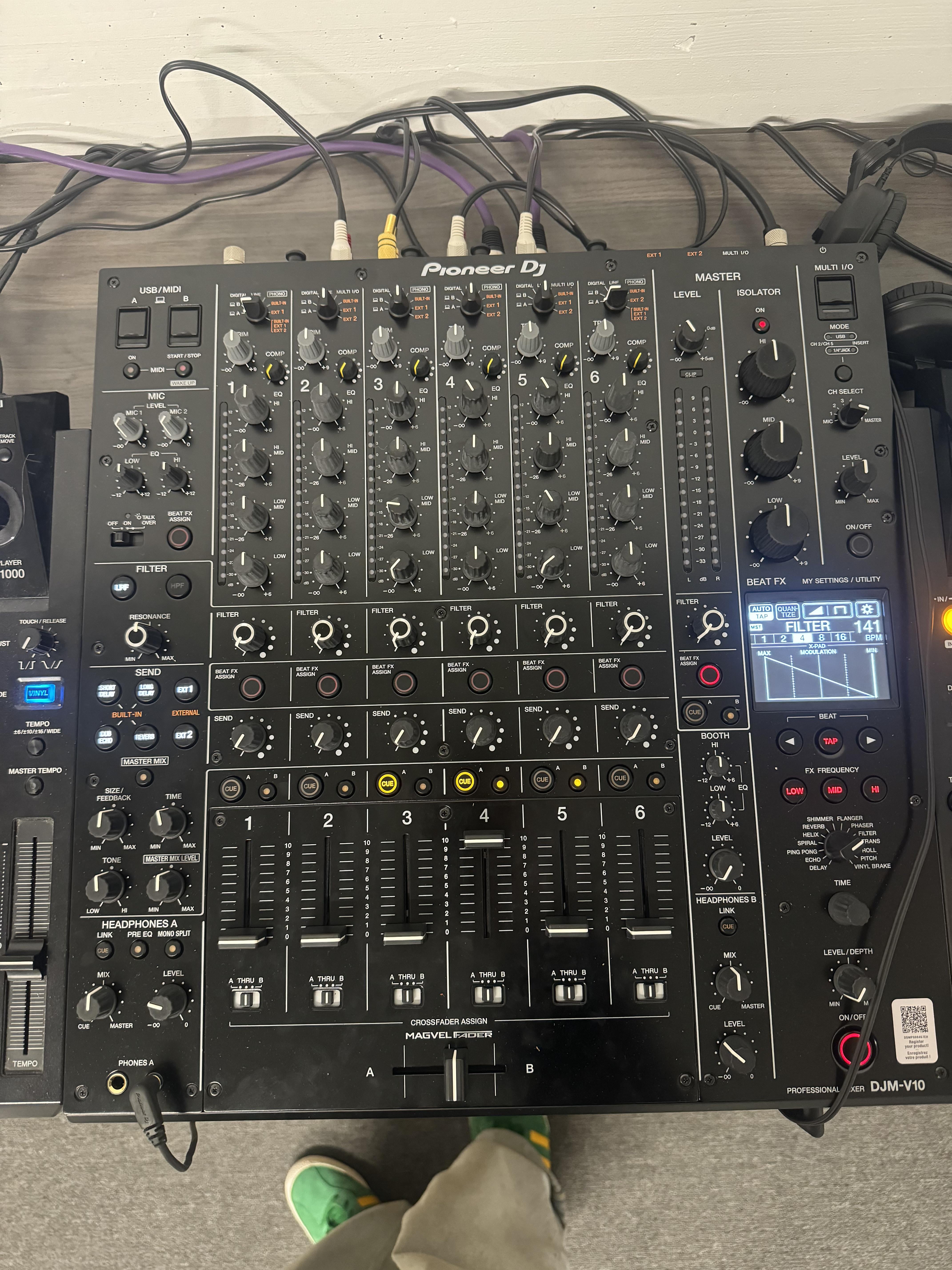 新しいミキサー（DJM V10） : r/PioneerDJ