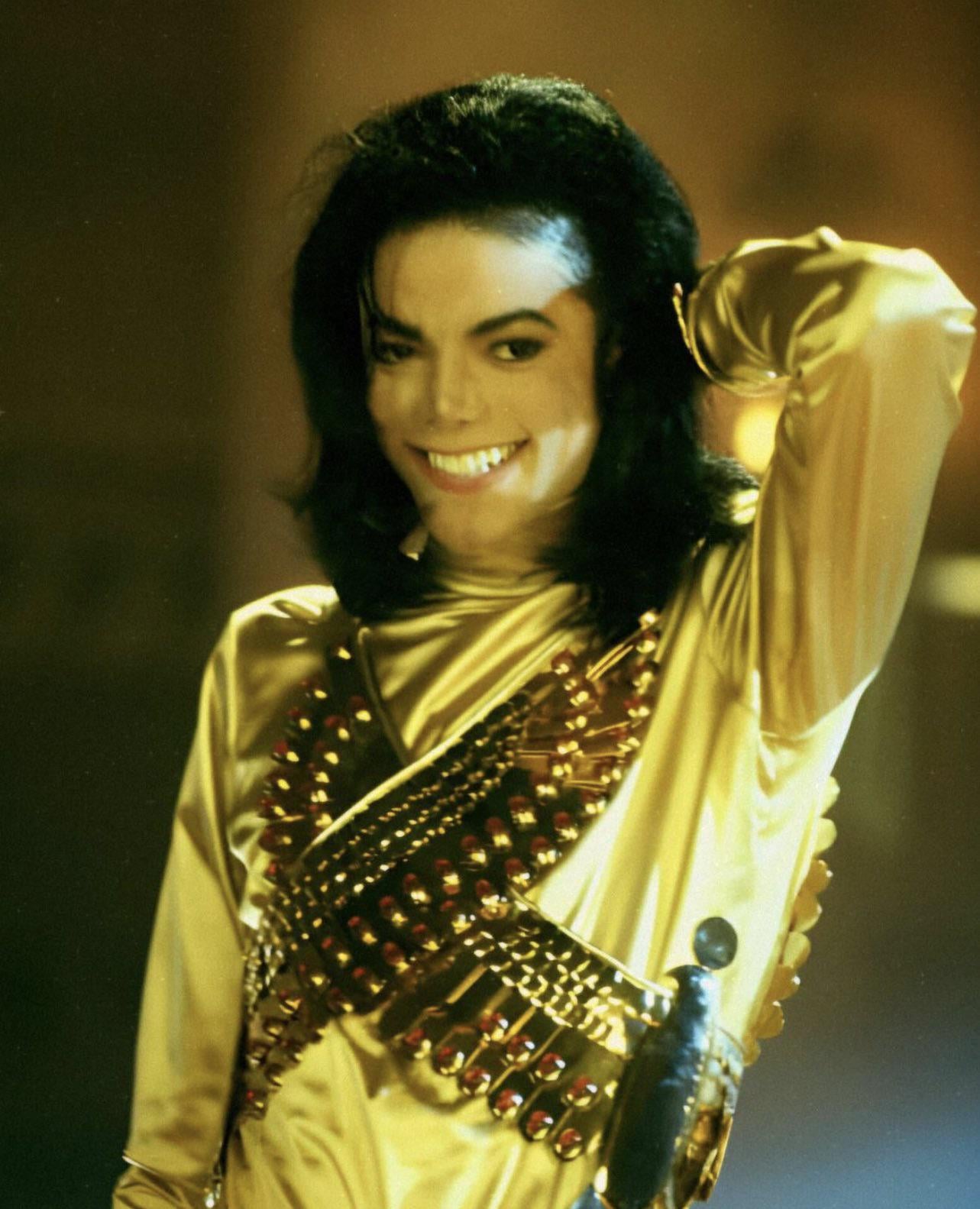 新しい「Remember The Time」📸 : r/MichaelJackson