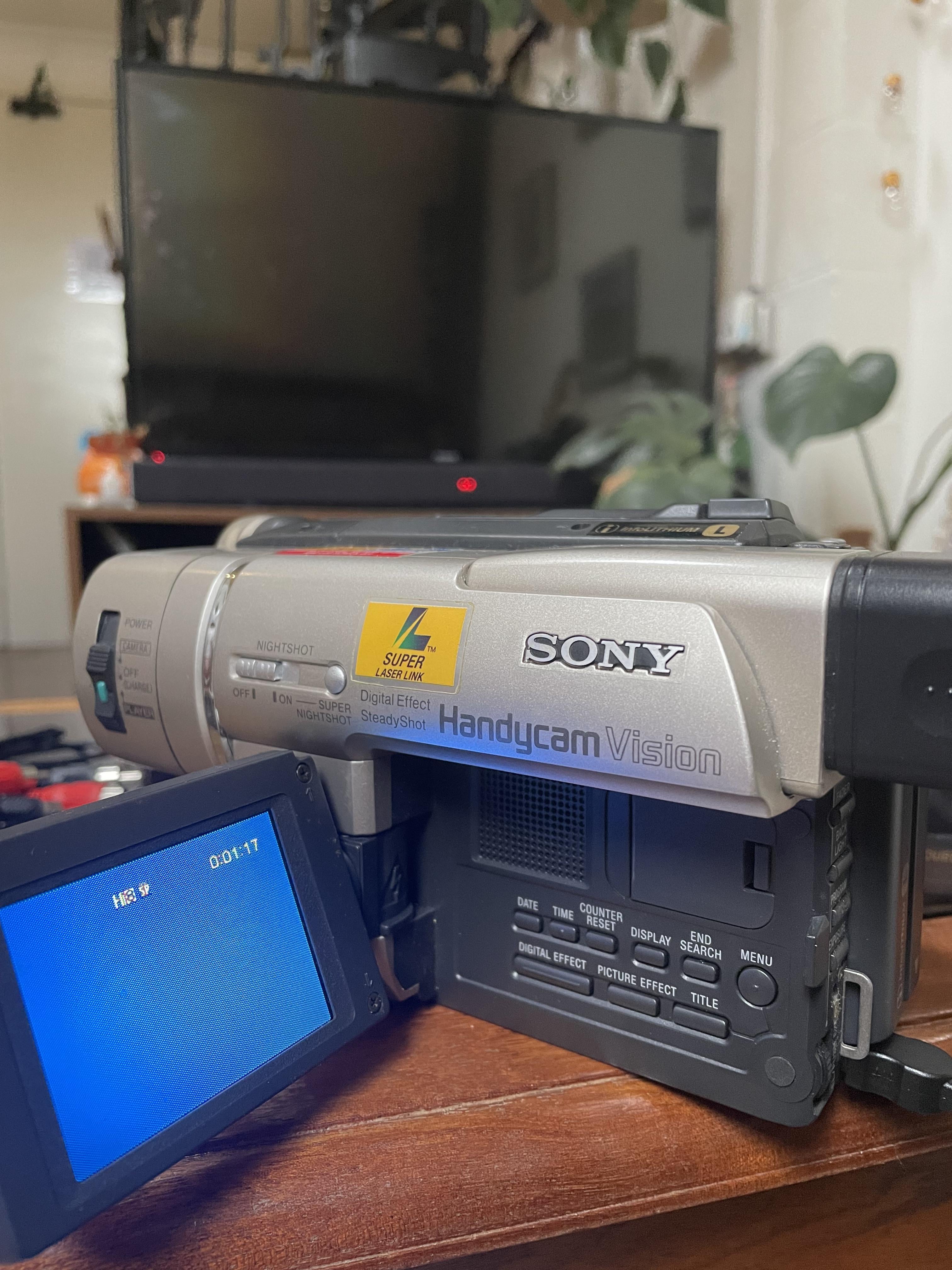 Sony video Hi8 XR CCD-TRV87E がテープを再生しない (青い画面が表示