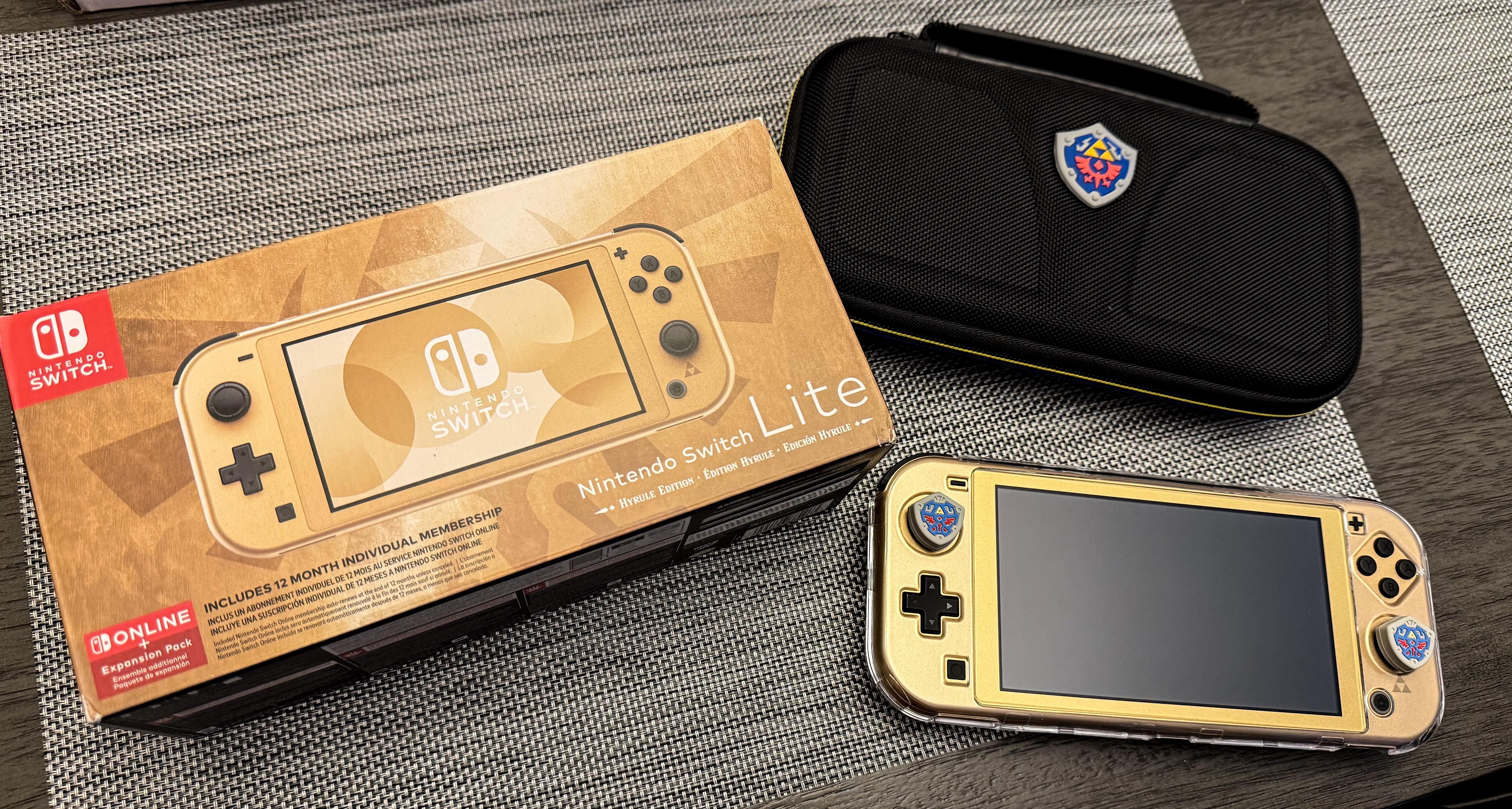 Switch Lite Hyrule Edition : r/Switch
