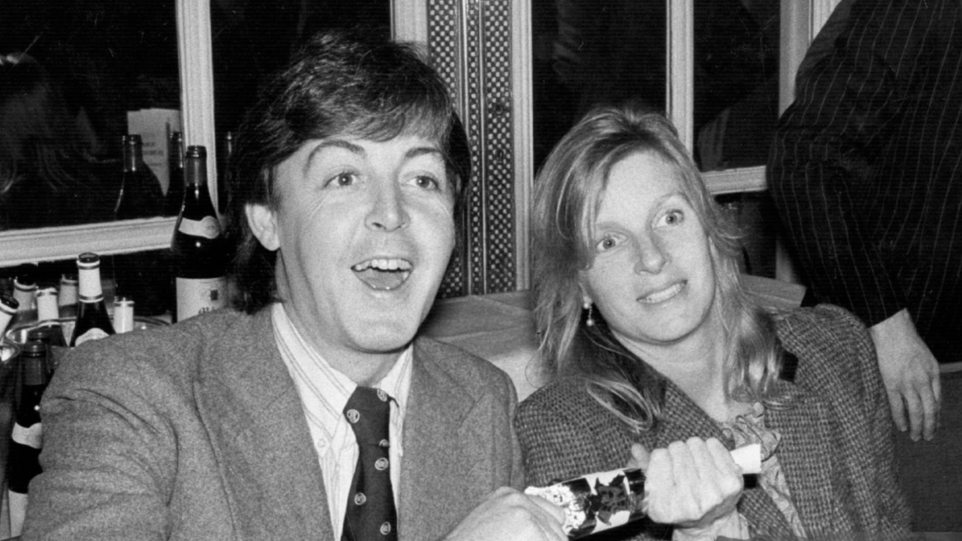 1980年12月1日にポールとリンダ・マッカートニー。 : r/beatles