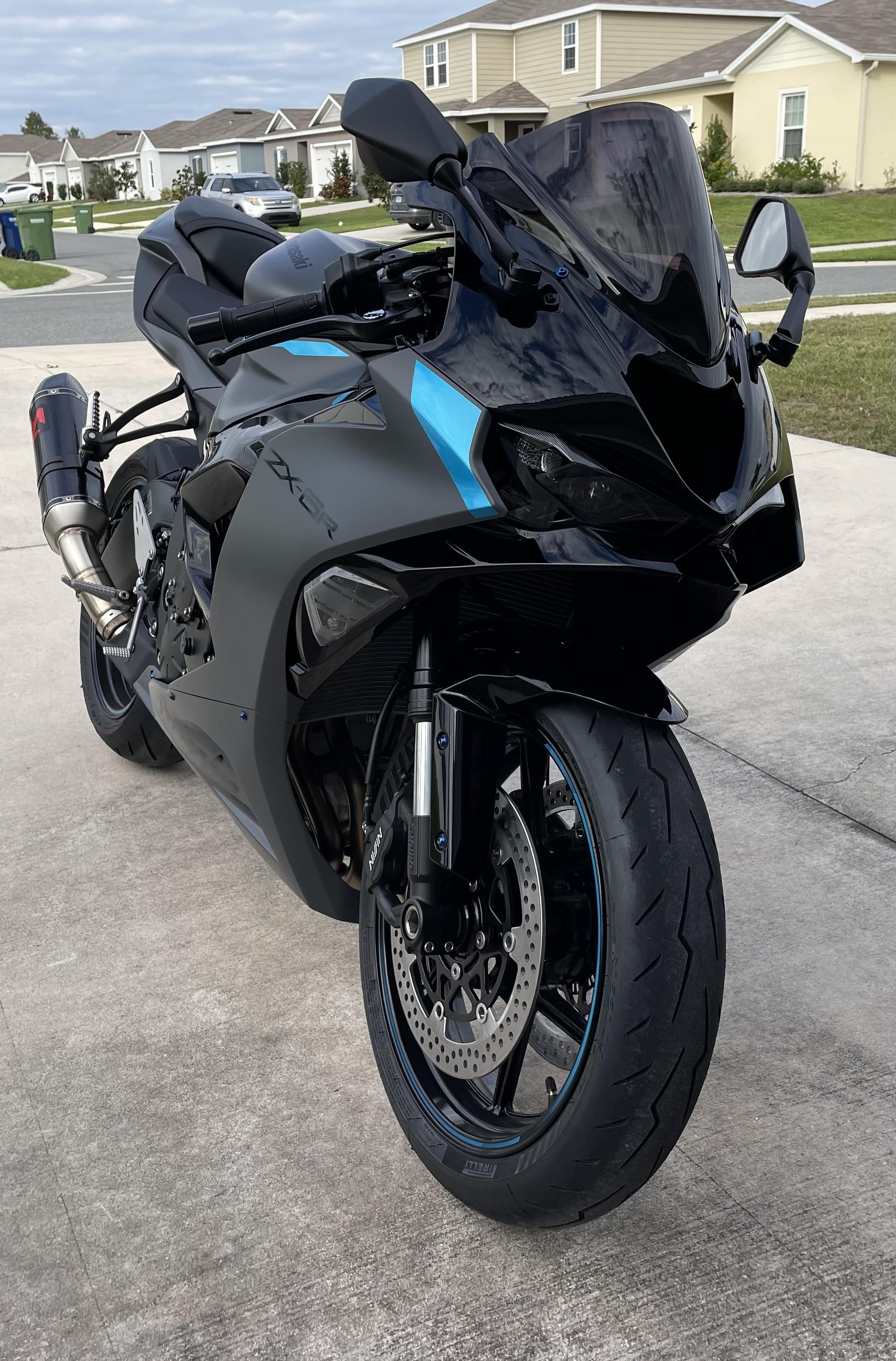 ウィンドスクリーンをつけると、純正よりずっとかっこよくなるよね