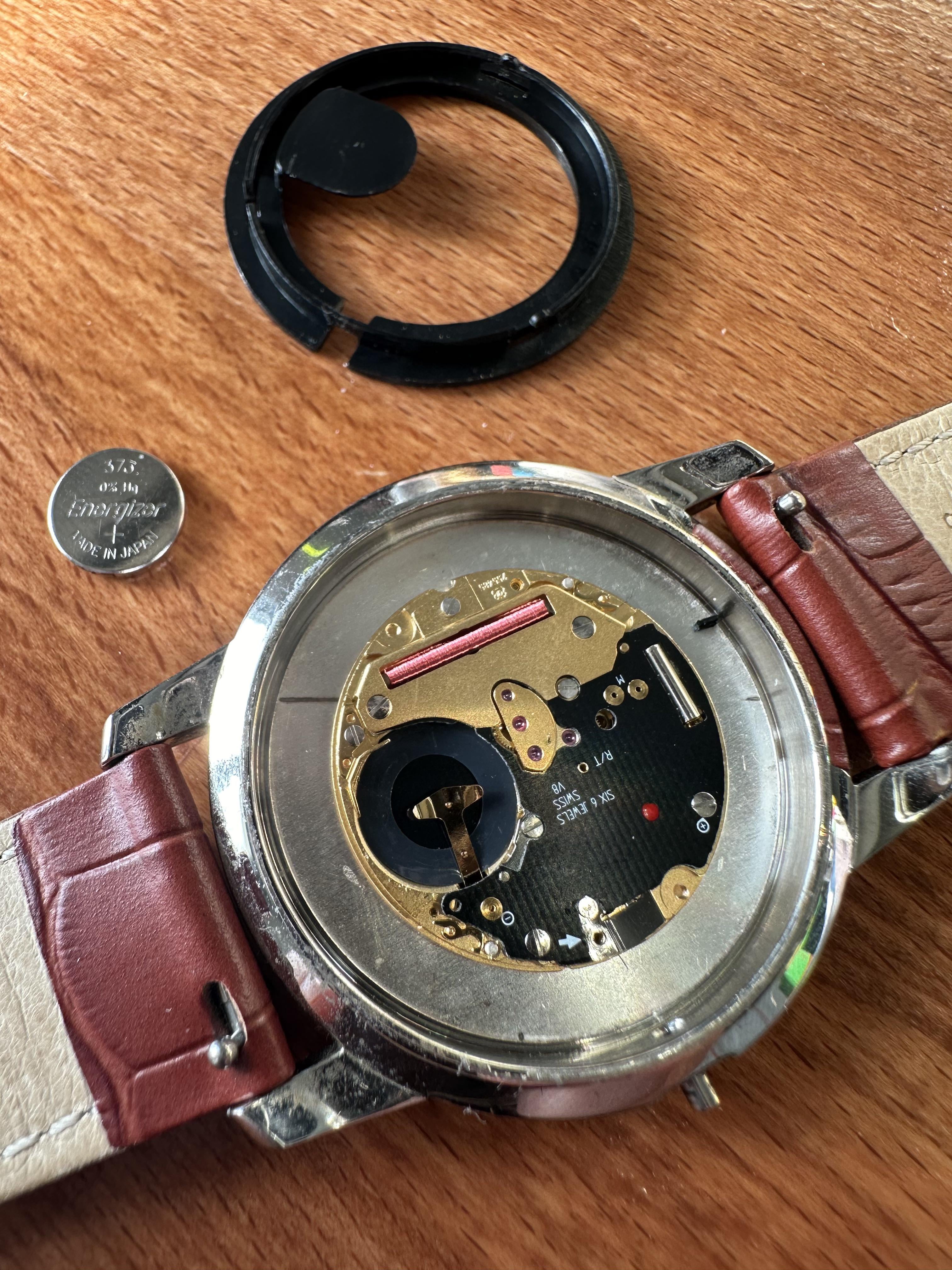ティソの時計、電池交換した後に動かなくなった : r/watchrepair