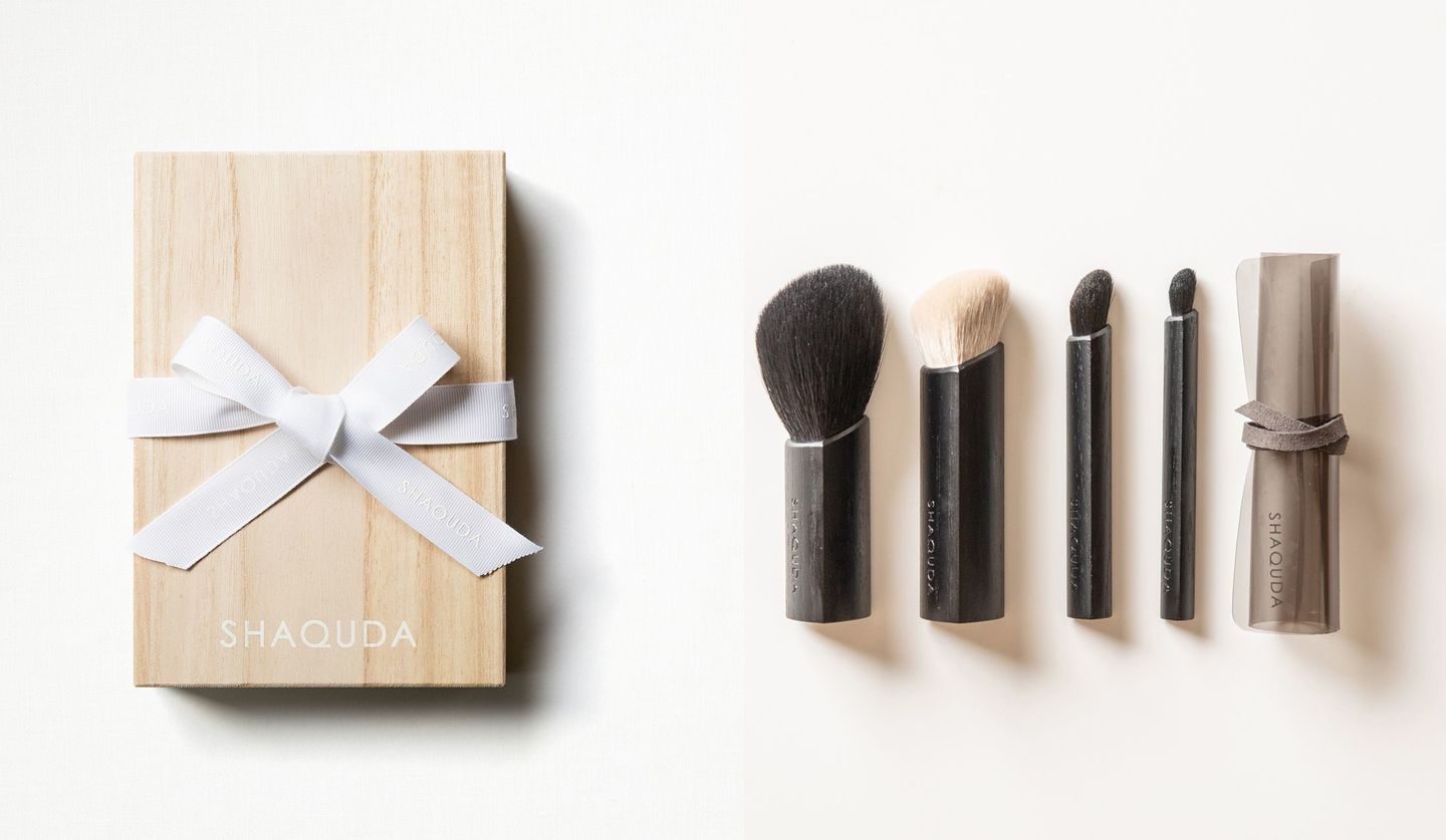 素肌に触れる筆は上質なものを！ 熊野筆の技巧が光る「シャクダ」の