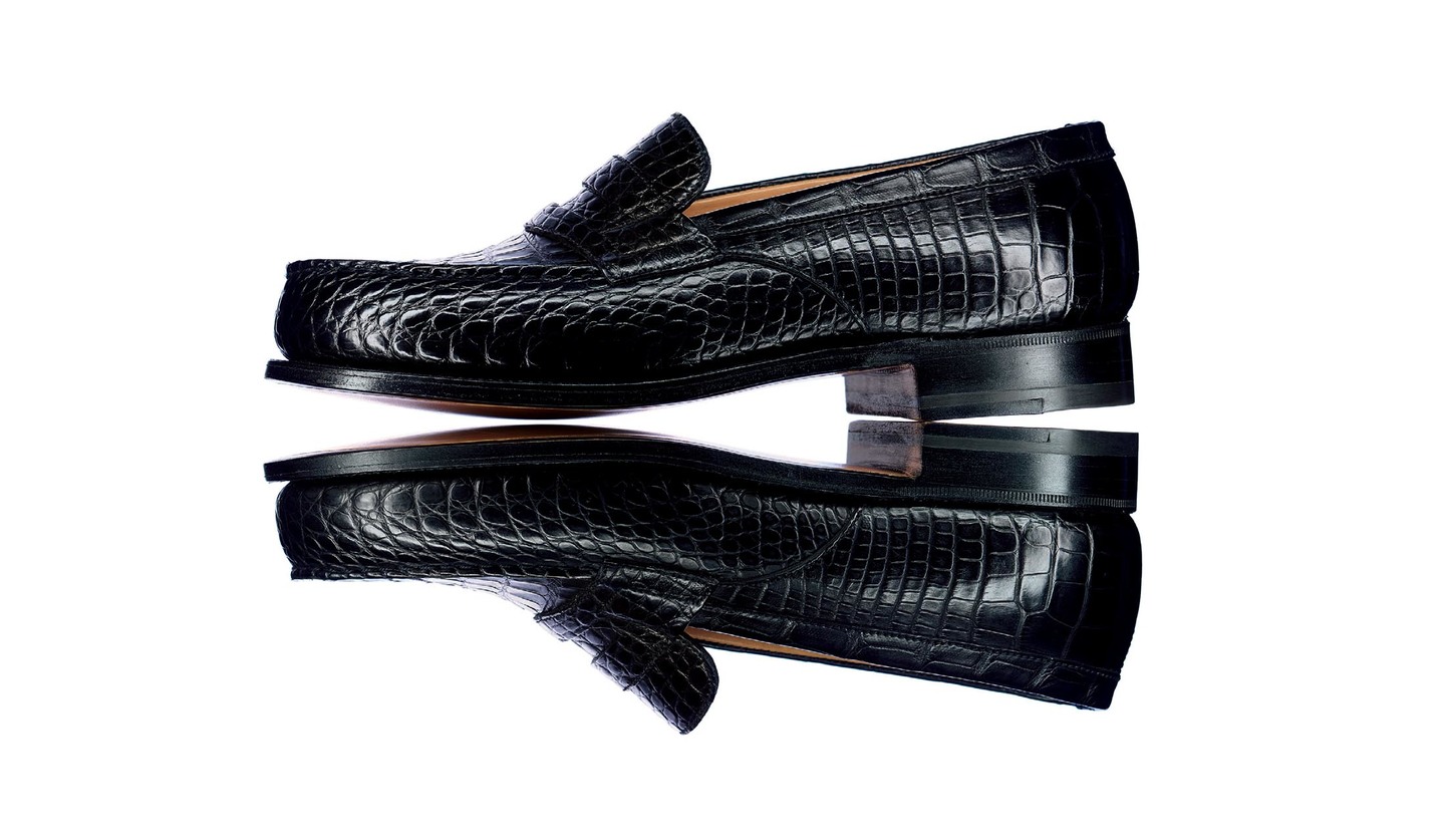 秋のデニムスタイルを格上げ！J.M. WESTONの端正な黒ローファー3選